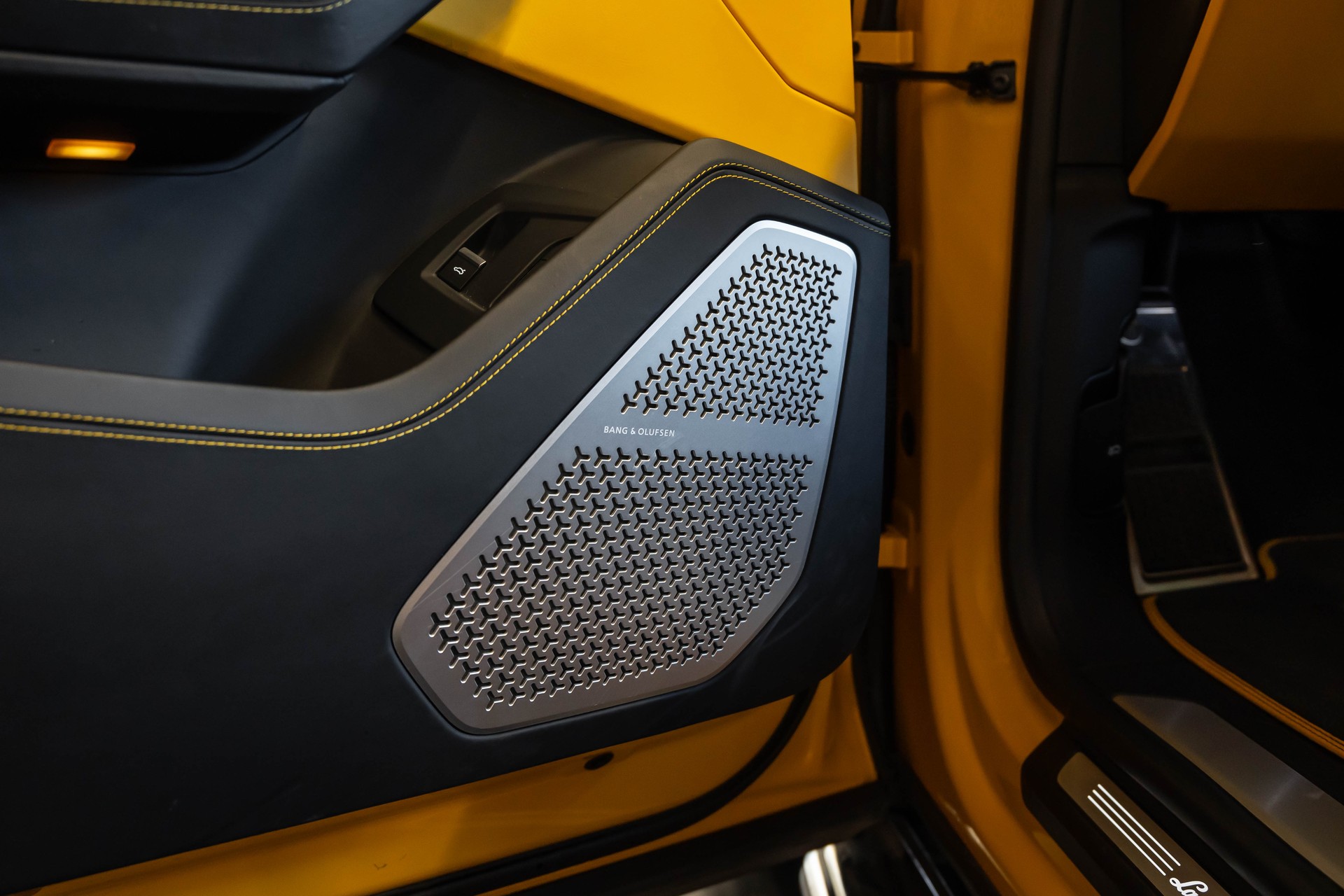 LAMBORGHINI Urus E-Gear-image-31