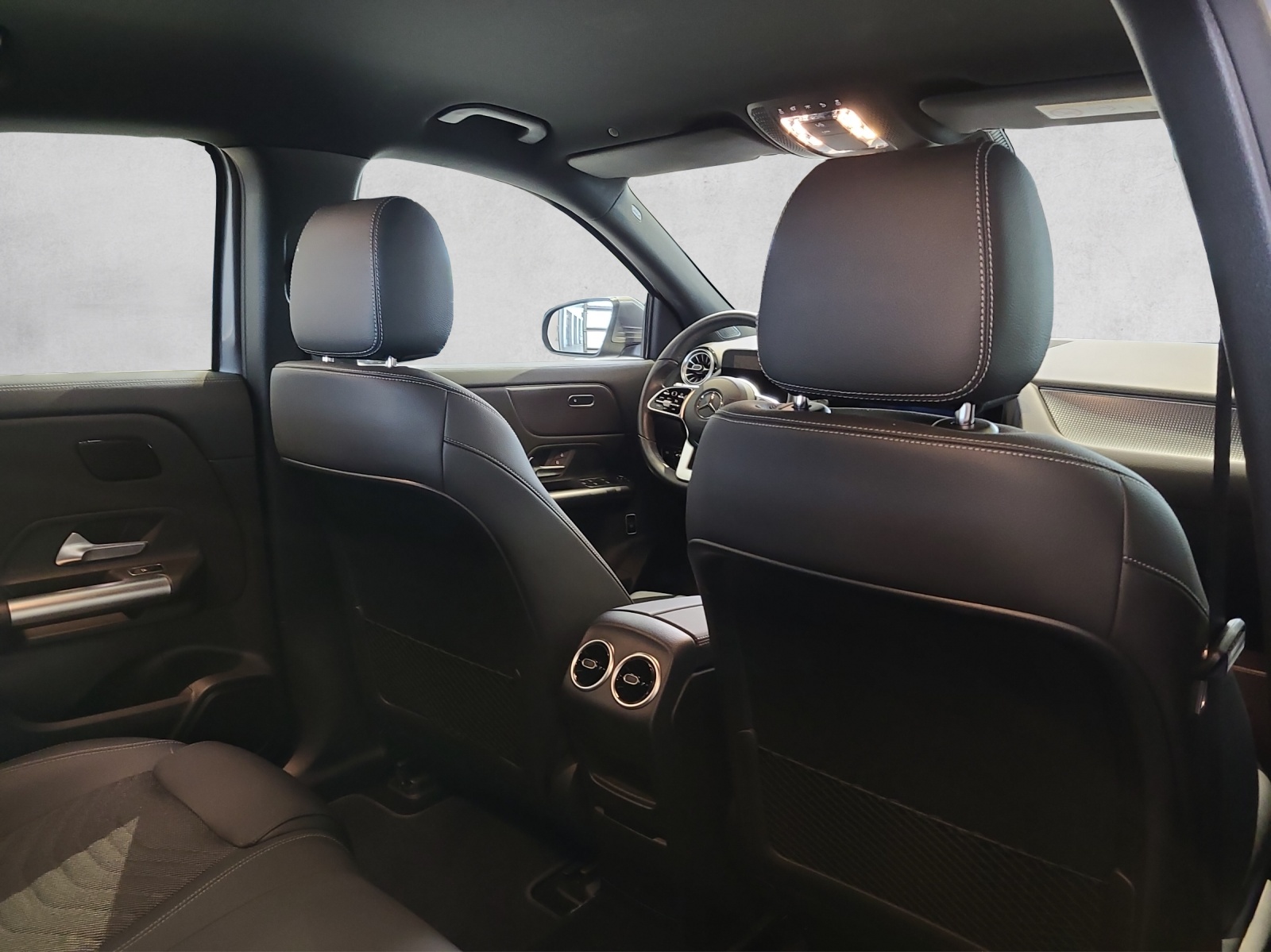 MERCEDES-BENZ EQA 300 66,5kWh 4Matic Swiss Star-image-14