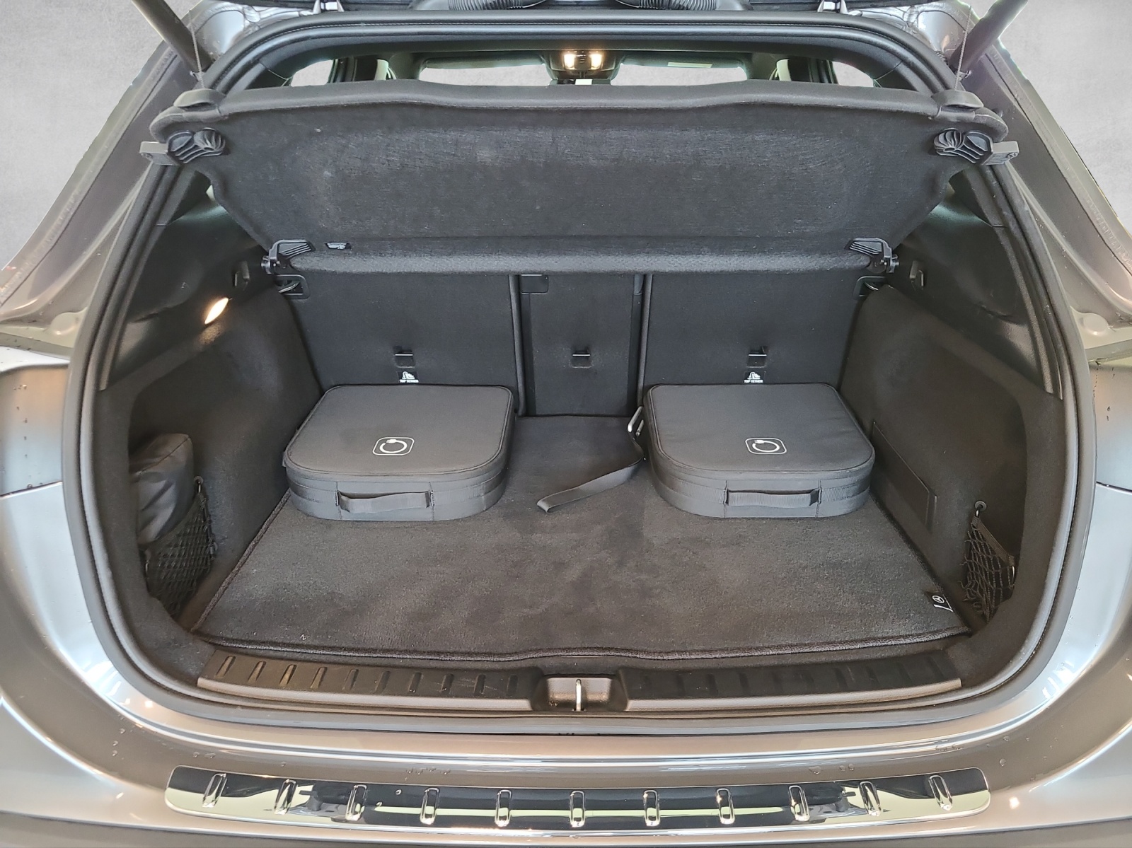MERCEDES-BENZ EQA 300 66,5kWh 4Matic Swiss Star-image-13