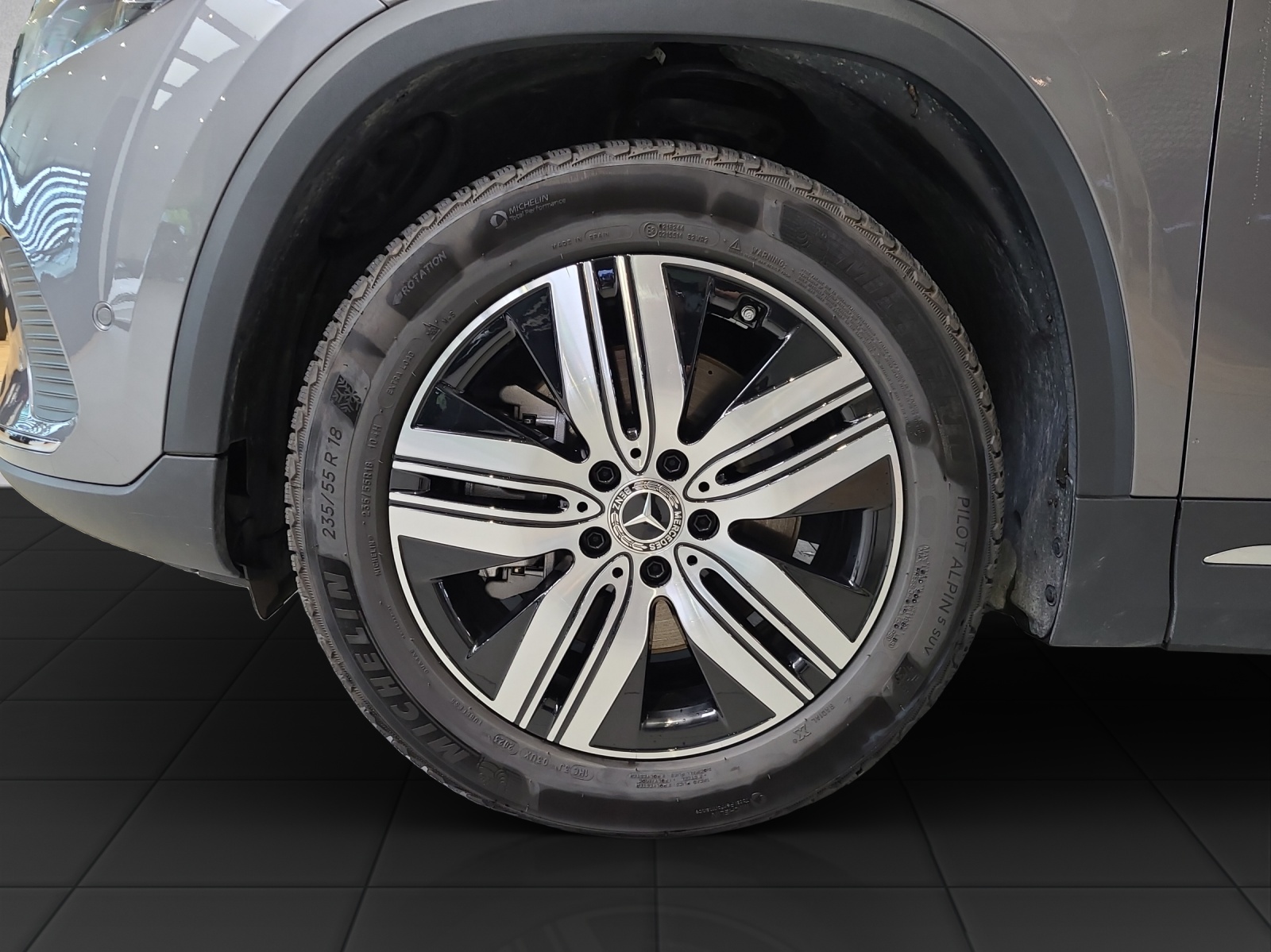 MERCEDES-BENZ EQA 300 66,5kWh 4Matic Swiss Star-image-9
