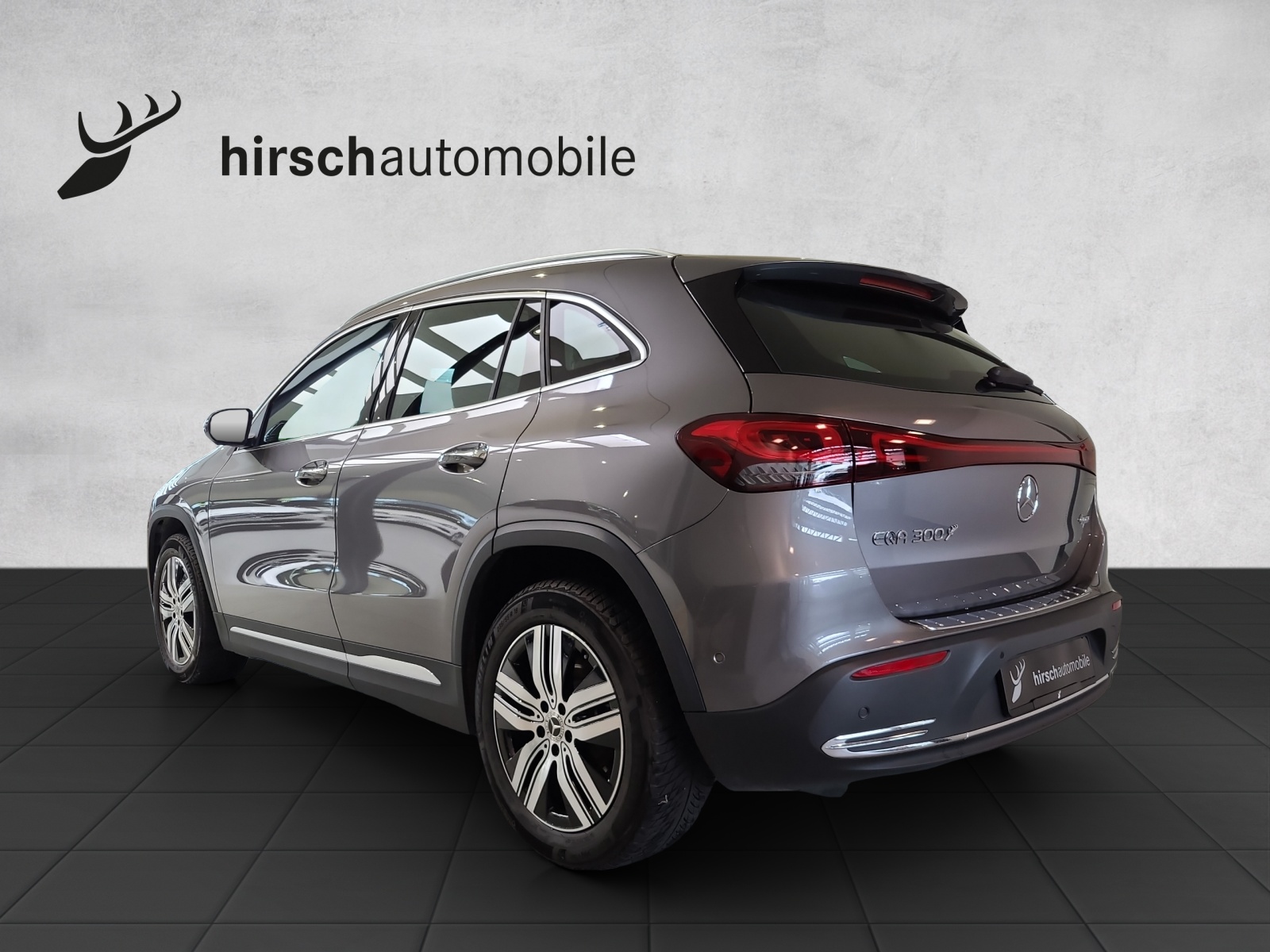 MERCEDES-BENZ EQA 300 66,5kWh 4Matic Swiss Star-showroom-element-1