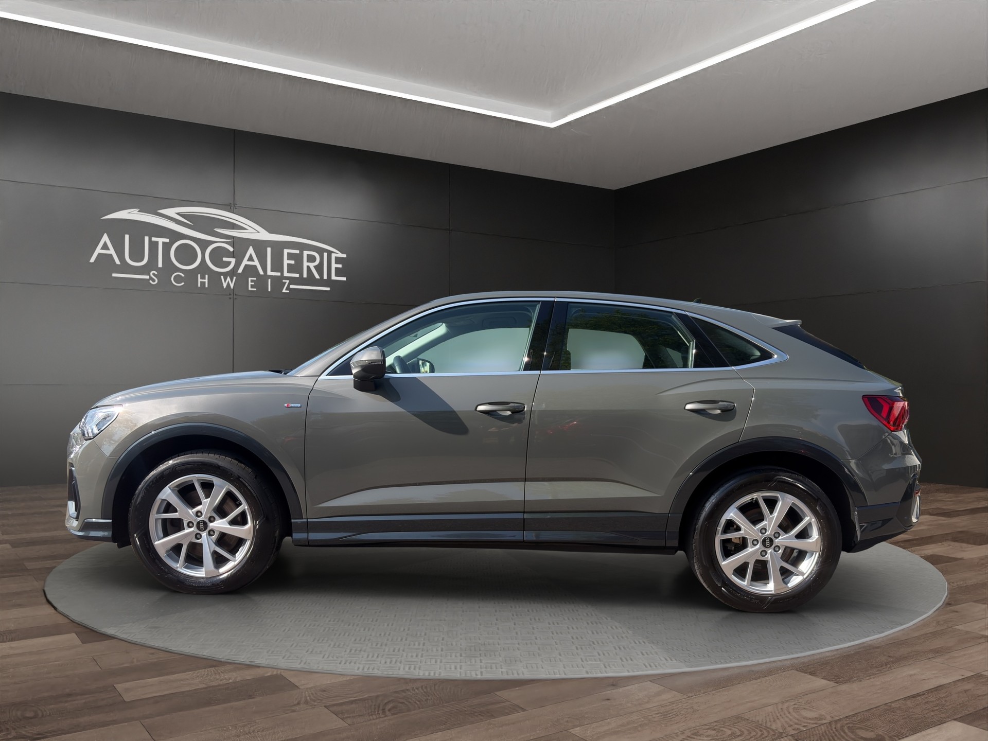 AUDI Q3 Sportback 45 TFSI S line quattro S-tronic | CH | Design Selection | LED | MMI Plus |-image-1