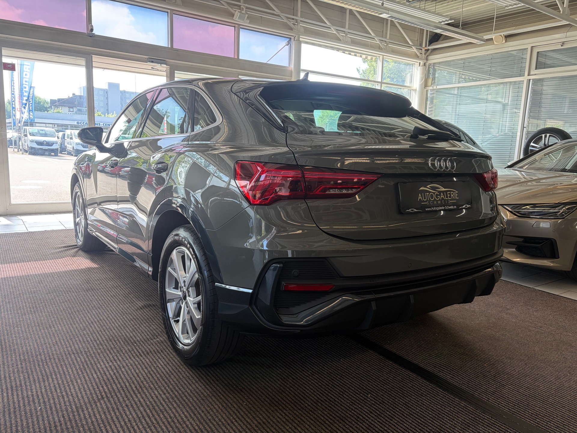 AUDI Q3 Sportback 45 TFSI S line quattro S-tronic | CH | Design Selection | LED | MMI Plus |-image-10