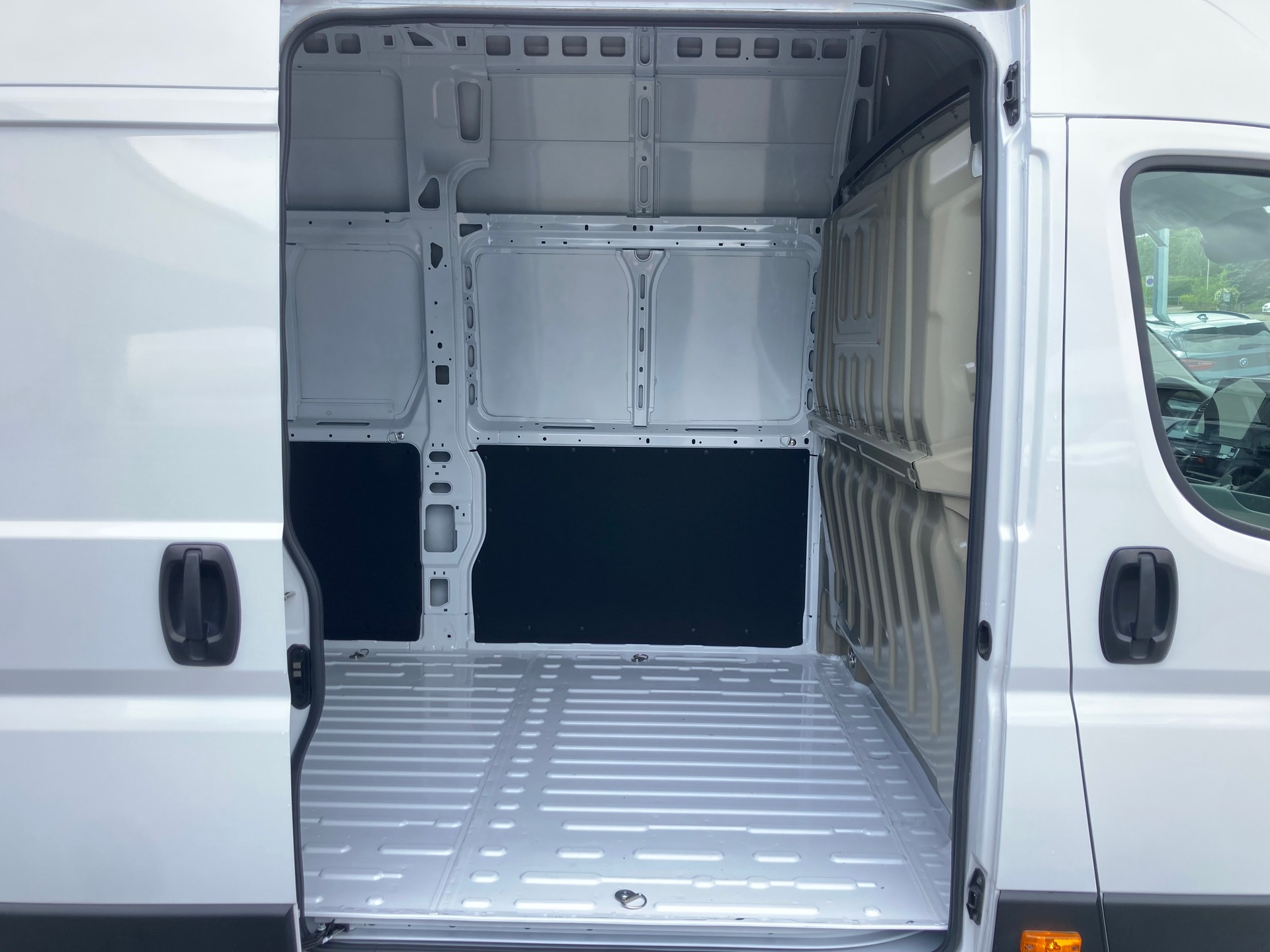 PEUGEOT Boxer 2.2 HDI 335 L4H3 Kasten-image-13