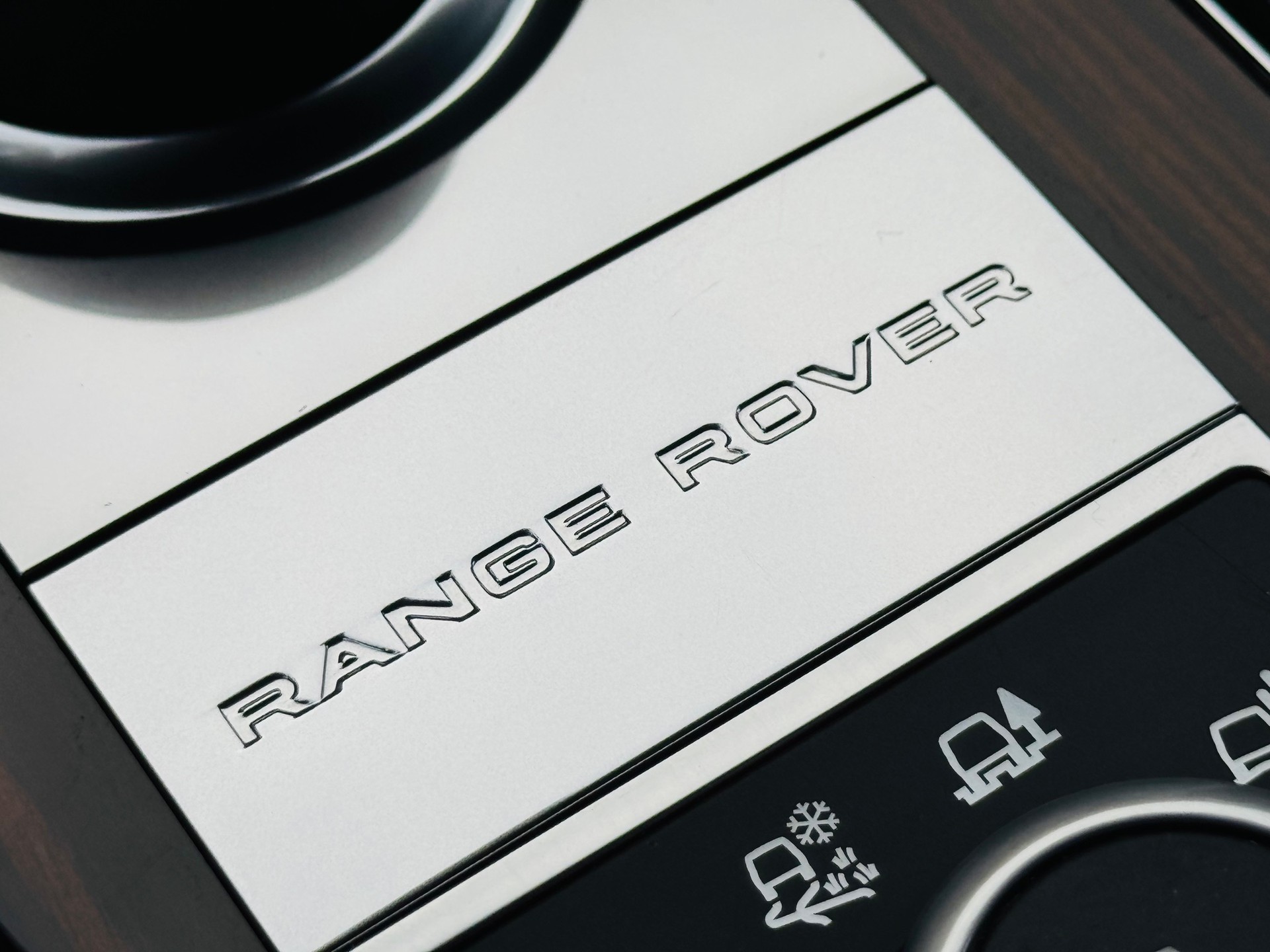 LAND ROVER Range Rover 5.0 V8 Supercharged Autobiography – 1. Hand | vollständige Emil Frey Historie | Neuwagen Zustand-image-11