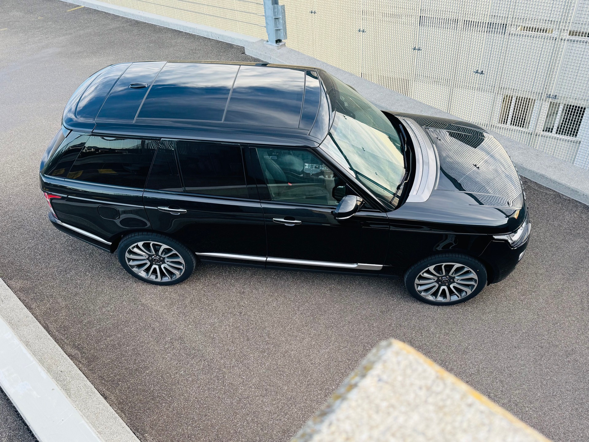 LAND ROVER Range Rover 5.0 V8 Supercharged Autobiography – 1. Hand | vollständige Emil Frey Historie | Neuwagen Zustand-image-1