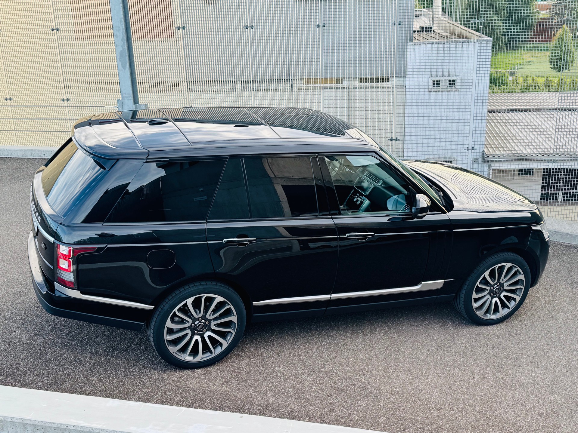 LAND ROVER Range Rover 5.0 V8 Supercharged Autobiography – 1. Hand | vollständige Emil Frey Historie | Neuwagen Zustand-image-2
