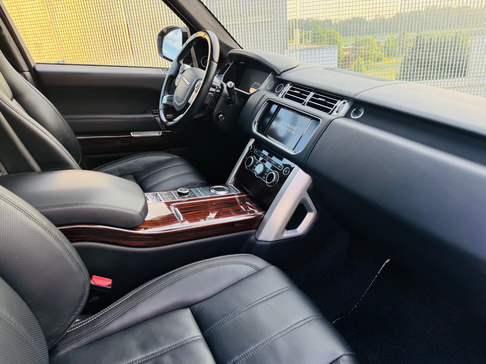 LAND ROVER Range Rover 5.0 V8 Supercharged Autobiography – 1. Hand | vollständige Emil Frey Historie | Neuwagen Zustand-image-7