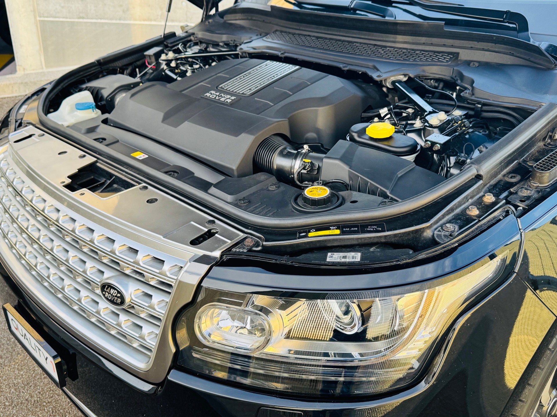 LAND ROVER Range Rover 5.0 V8 Supercharged Autobiography – 1. Hand | vollständige Emil Frey Historie | Neuwagen Zustand-image-6