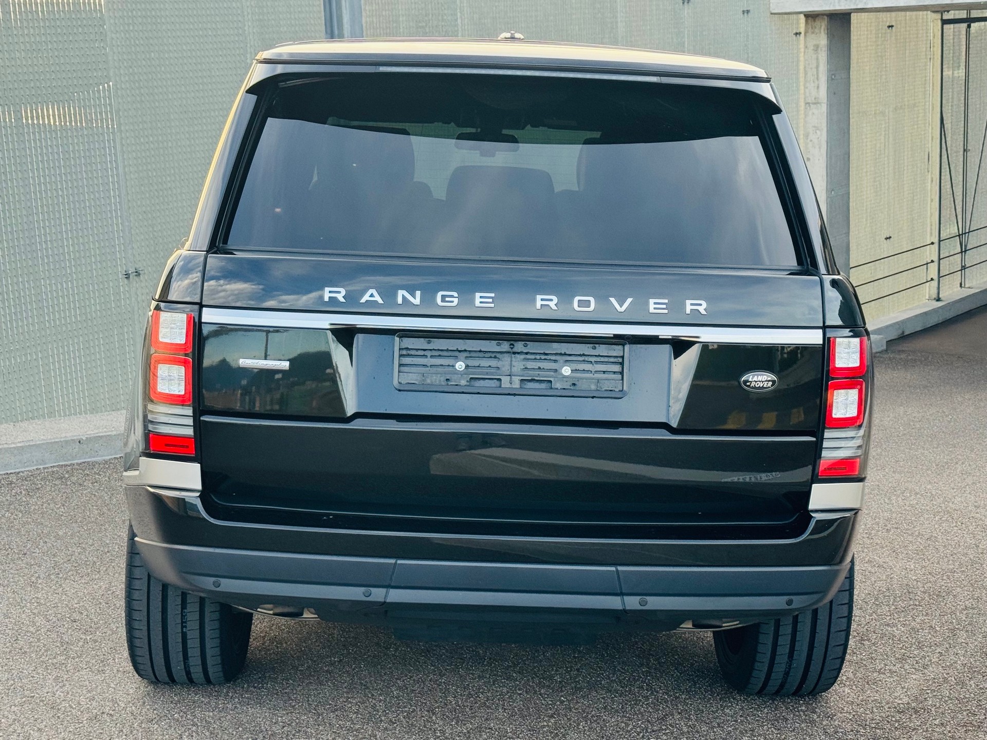 LAND ROVER Range Rover 5.0 V8 Supercharged Autobiography – 1. Hand | vollständige Emil Frey Historie | Neuwagen Zustand-image-13