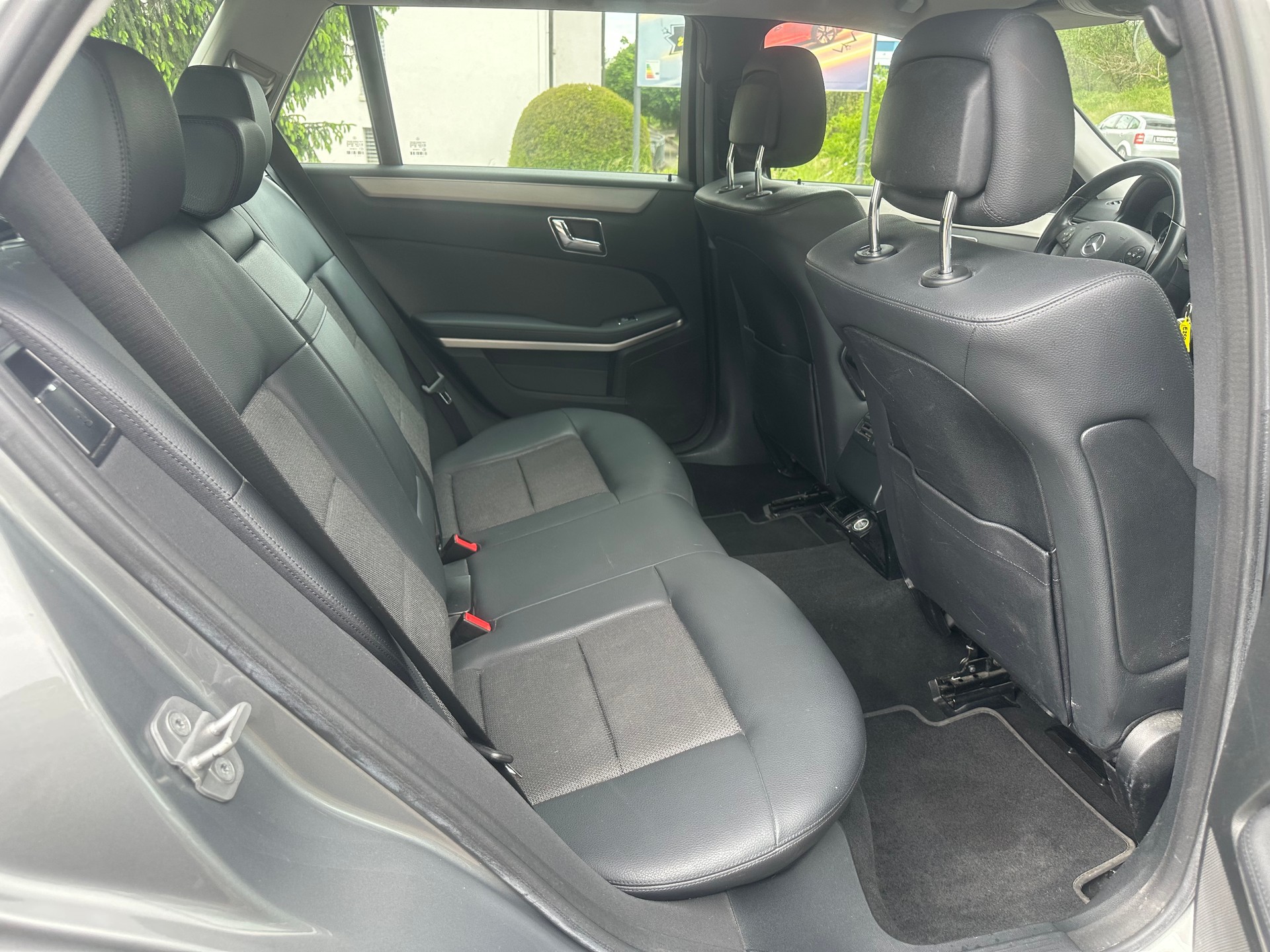 MERCEDES-BENZ E 250 CDI BlueEff. Avantgarde 4Matic 7G-Tronic-image-12