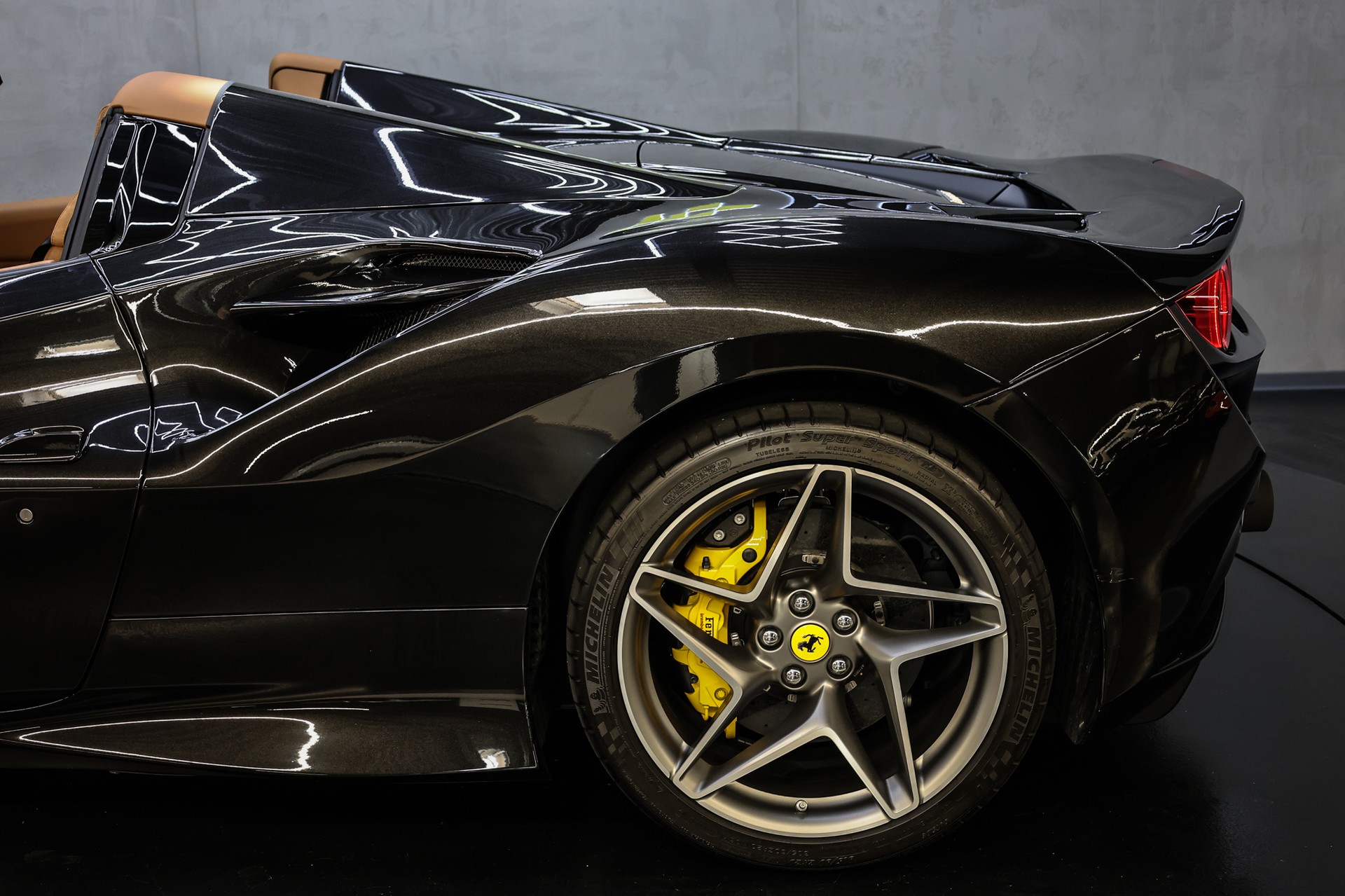 FERRARI F8 Spider-image-14