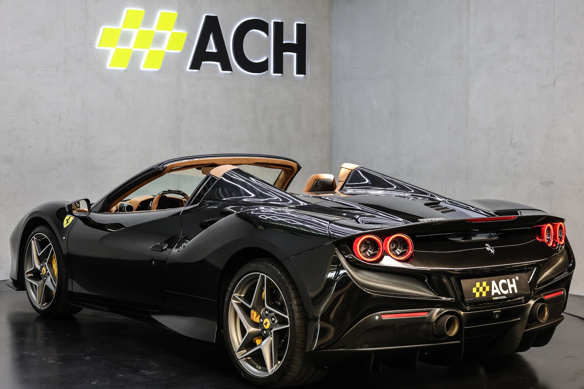 FERRARI F8 Spider-showroom-element-3