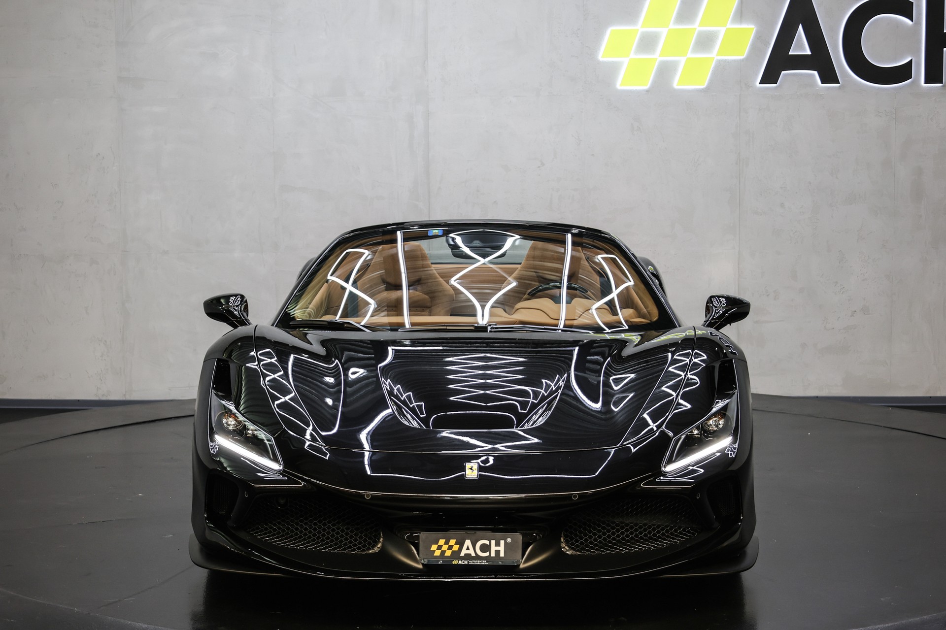 FERRARI F8 Spider-showroom-element-1