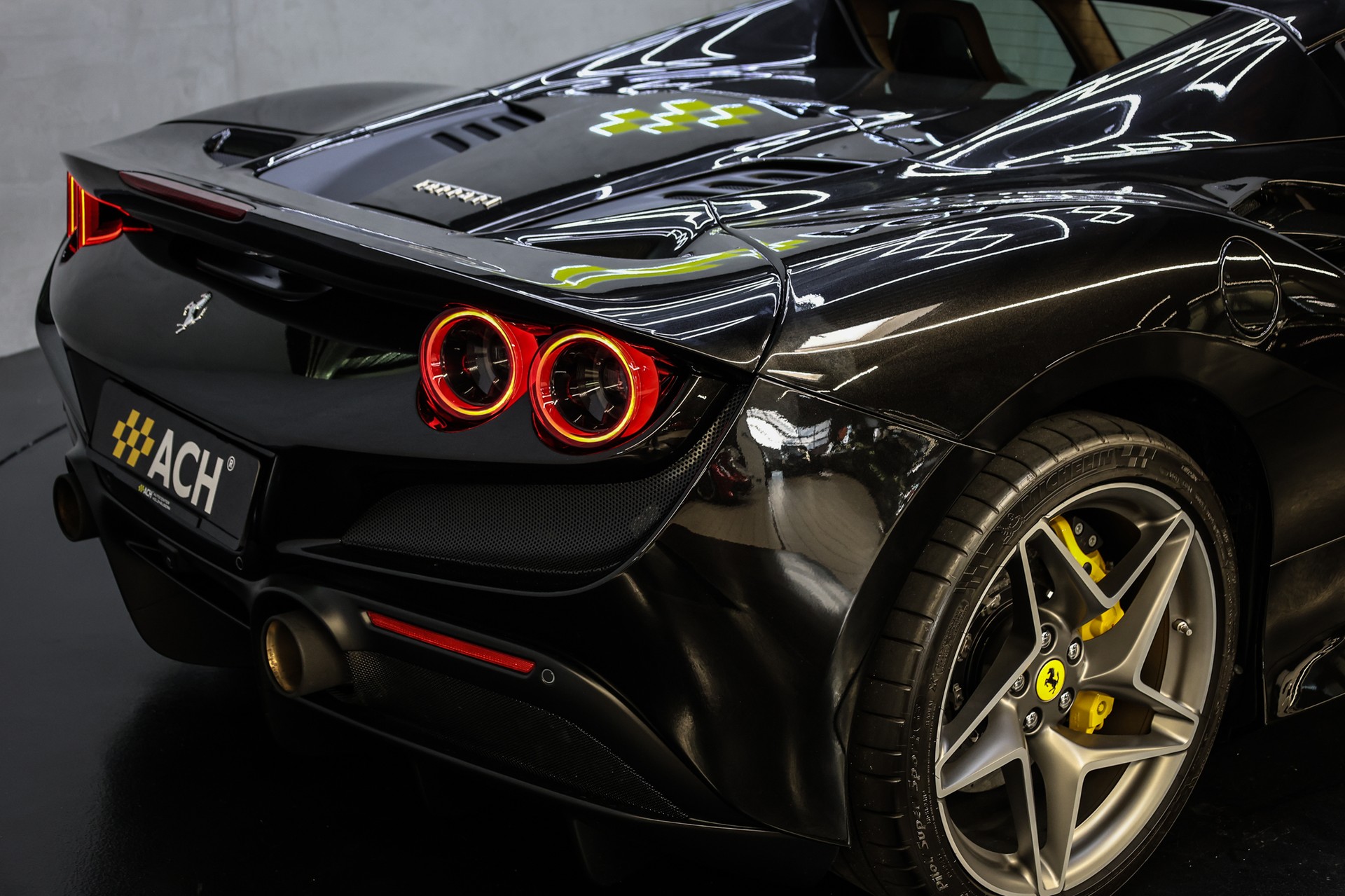 FERRARI F8 Spider-image-17