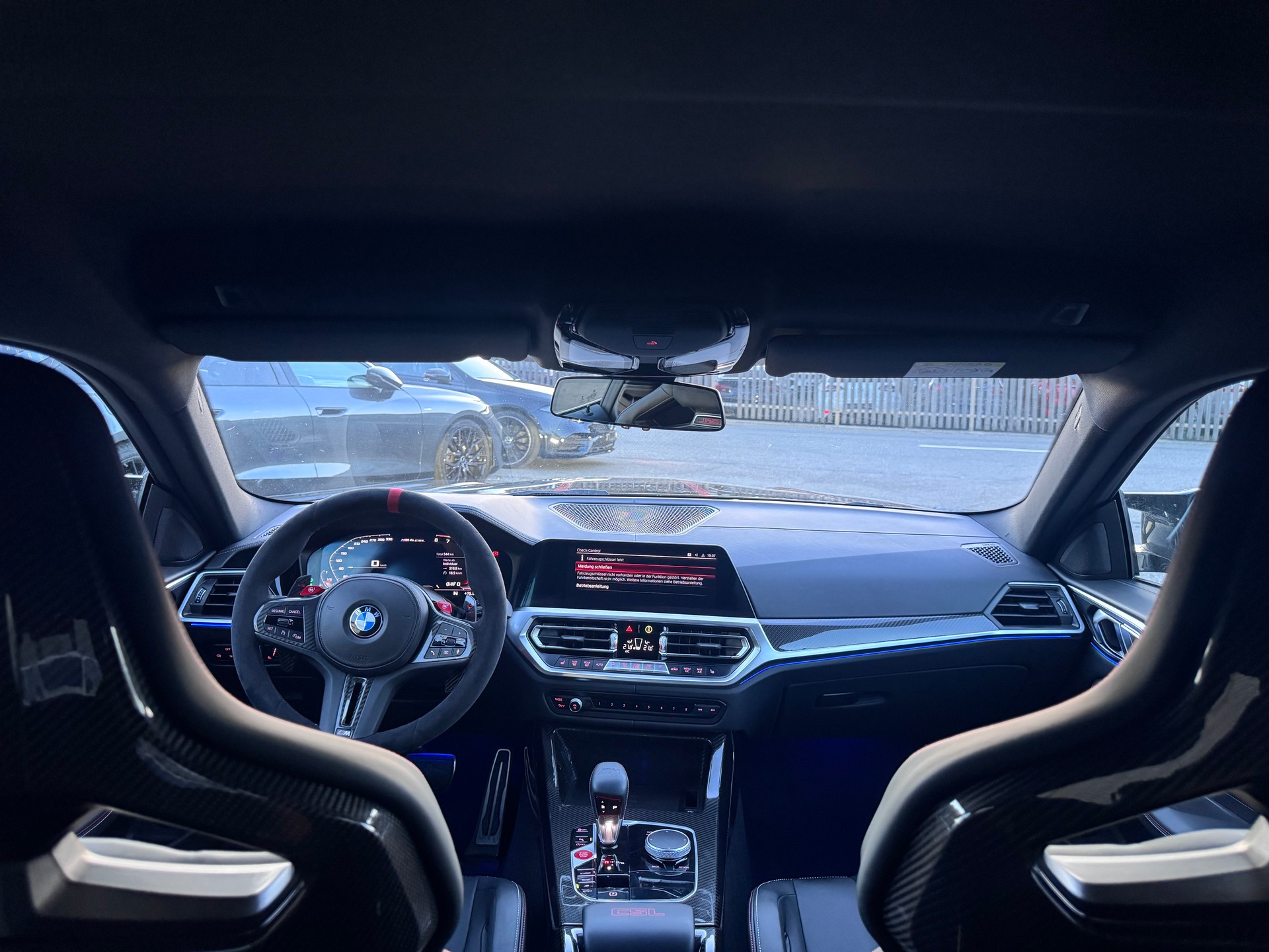 BMW M4 CSL Coupé-image-17