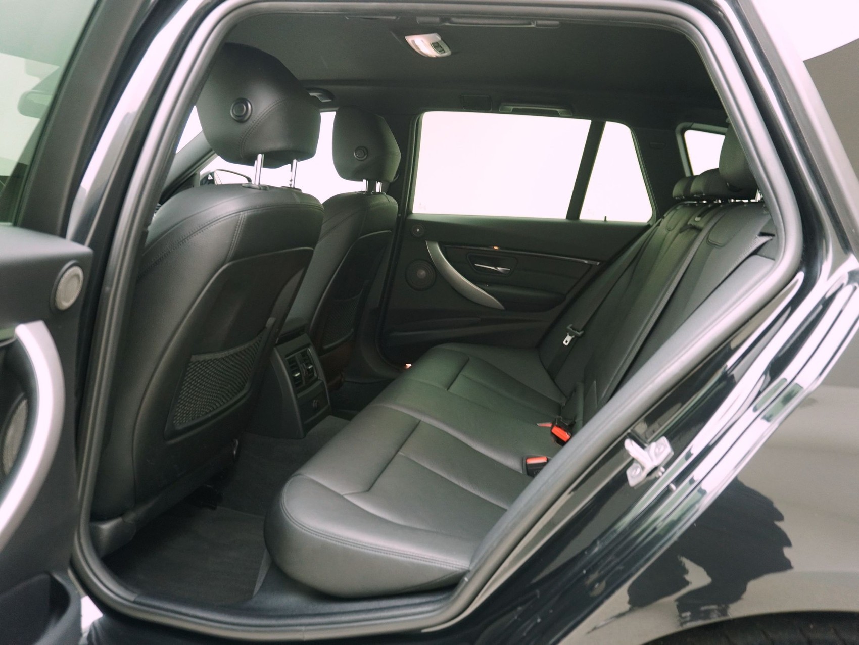 BMW 3er 335d xDrive M Sport Touring-image-10