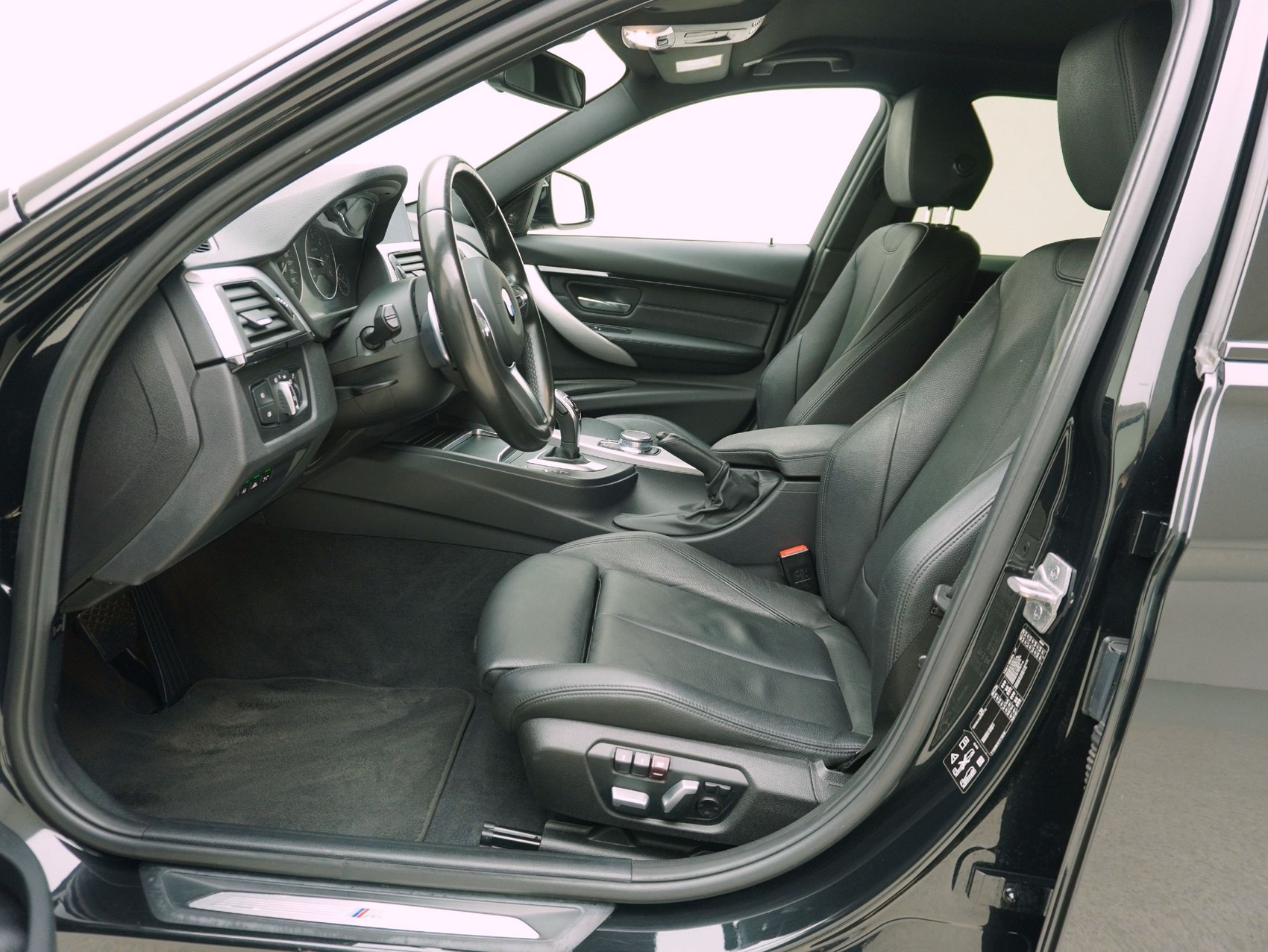 BMW 3er 335d xDrive M Sport Touring-image-8