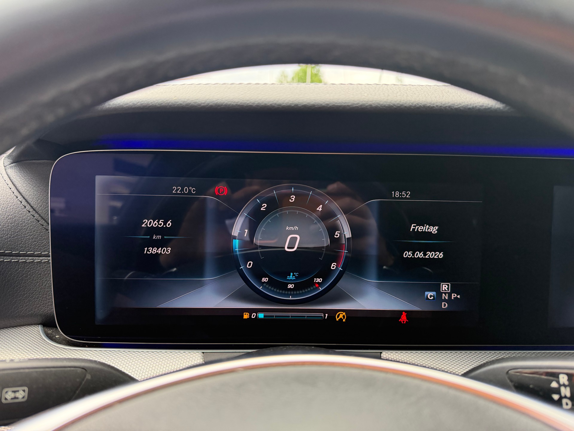 MERCEDES-BENZ E 220 d AMG Line 9G-Tronic-image-13