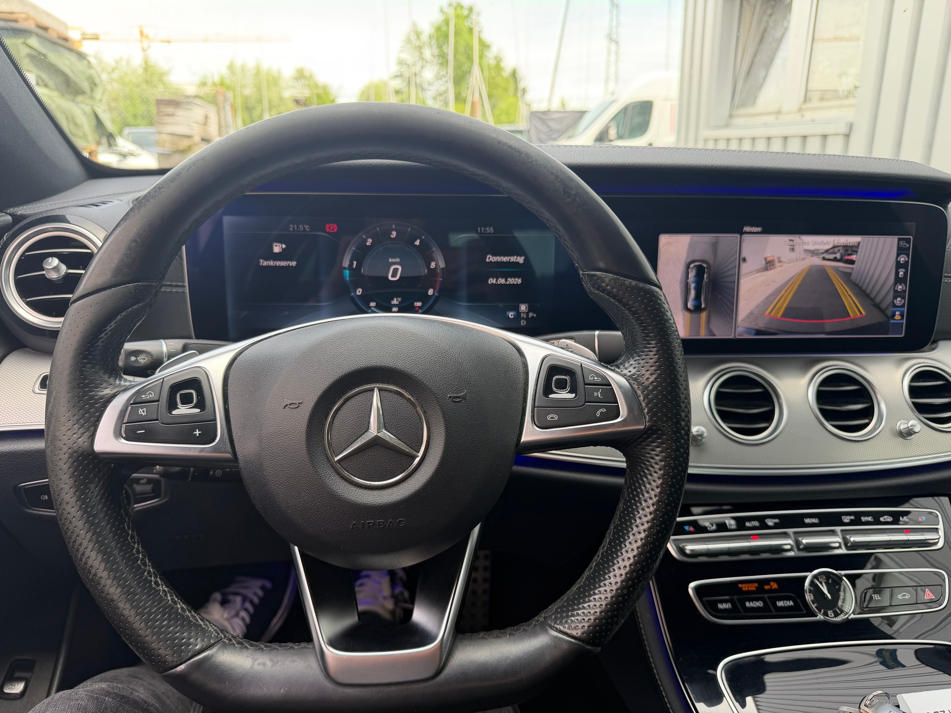 MERCEDES-BENZ E 220 d AMG Line 9G-Tronic-image-12