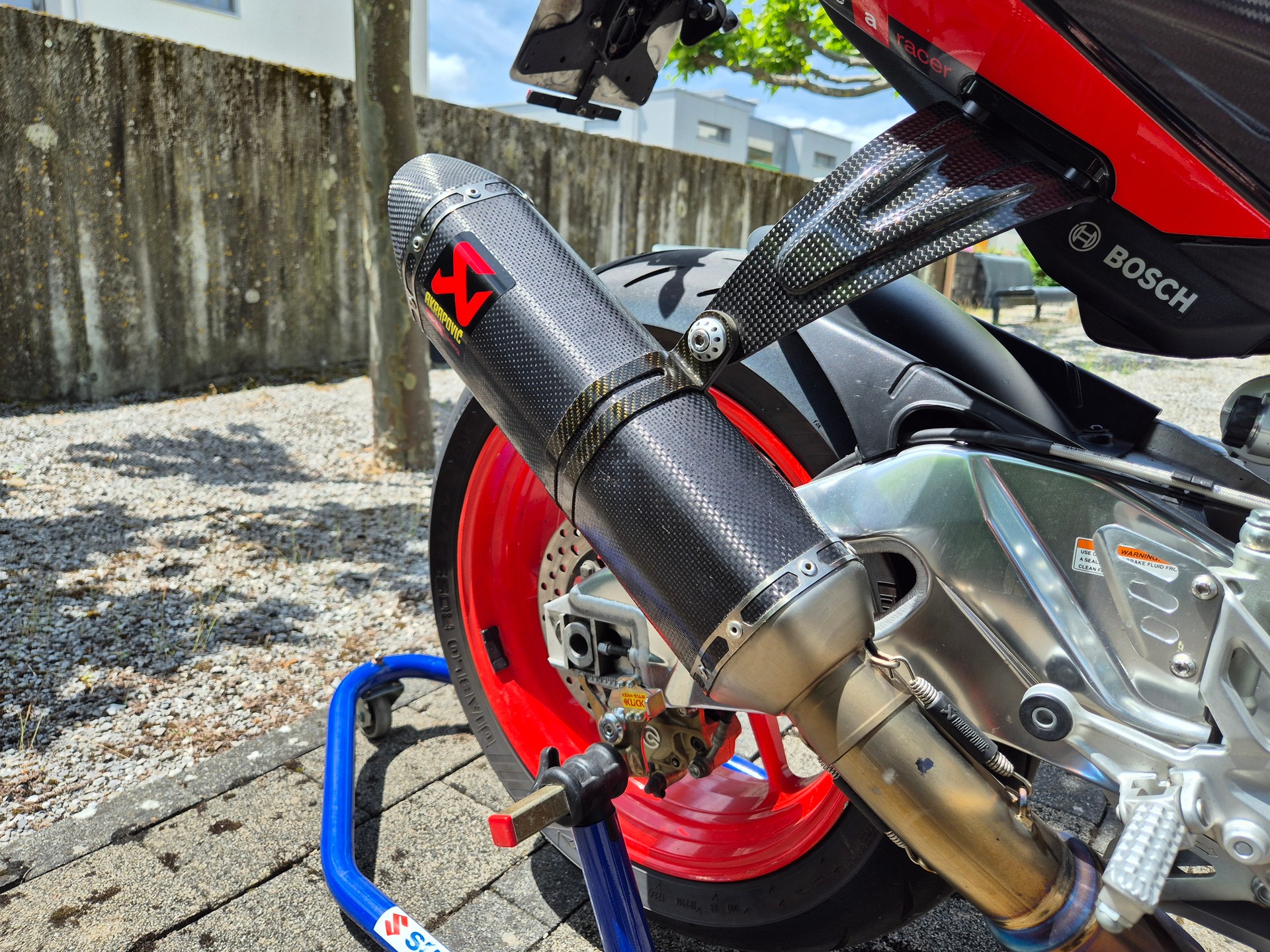 APRILIA Tuono V4 1100 Factory-image-11
