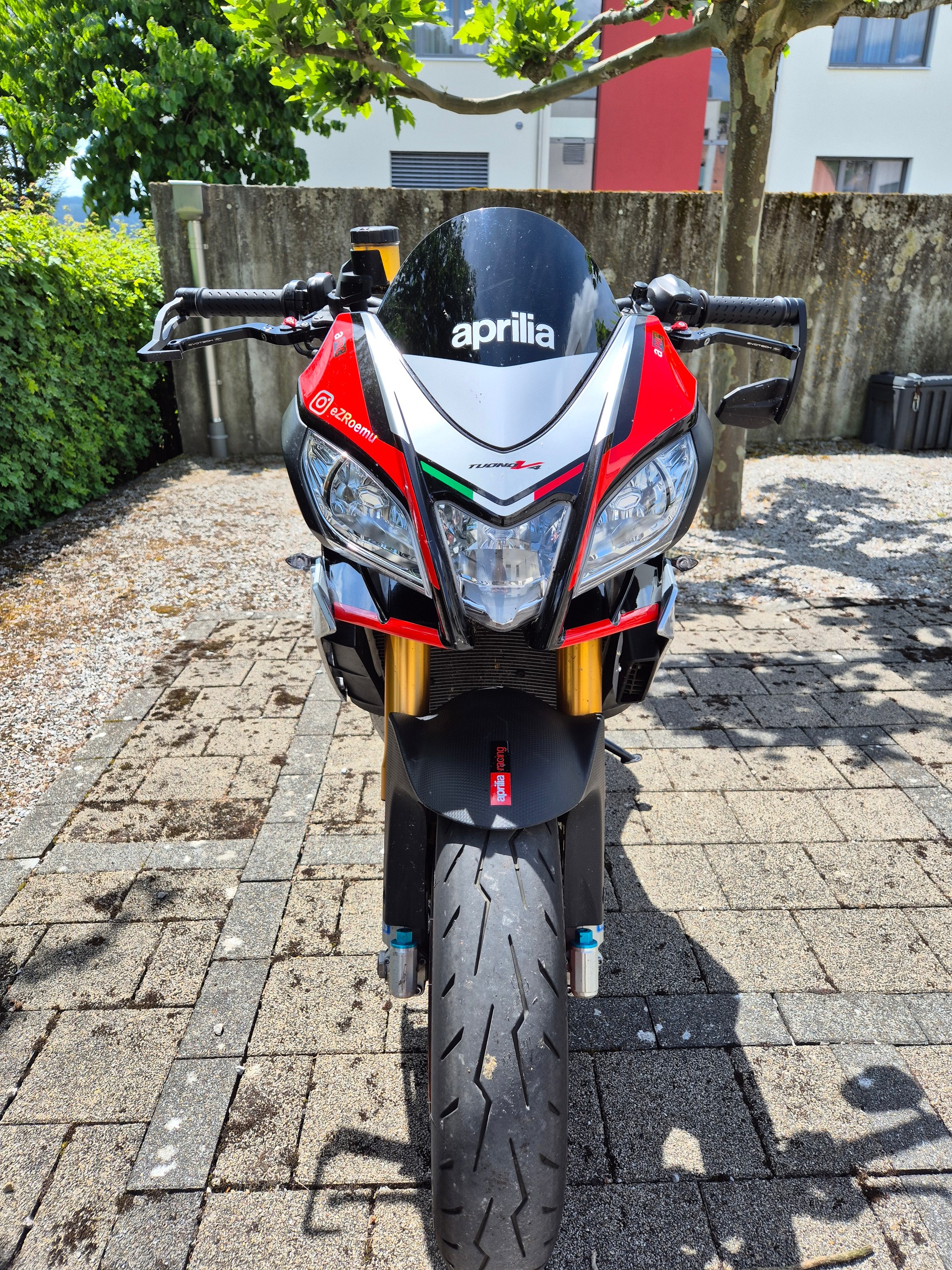 APRILIA Tuono V4 1100 Factory-image-3