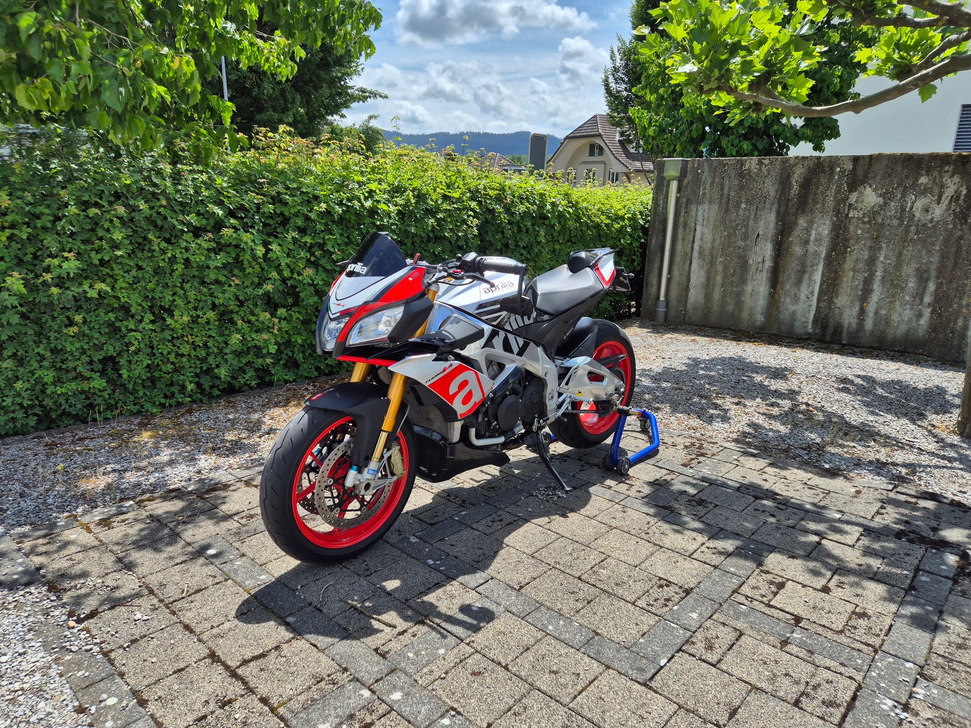 APRILIA Tuono V4 1100 Factory-image-1