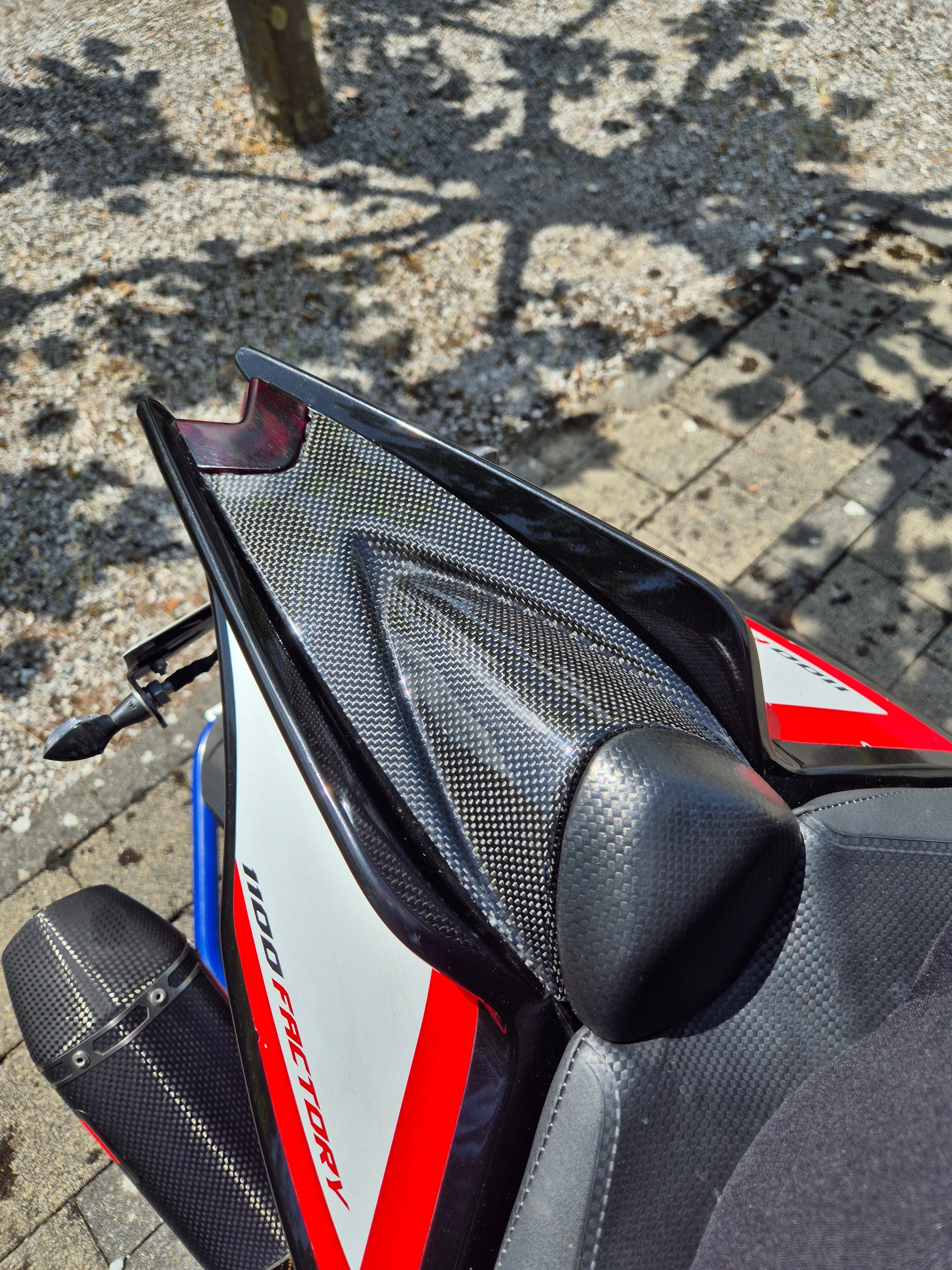 APRILIA Tuono V4 1100 Factory-image-10