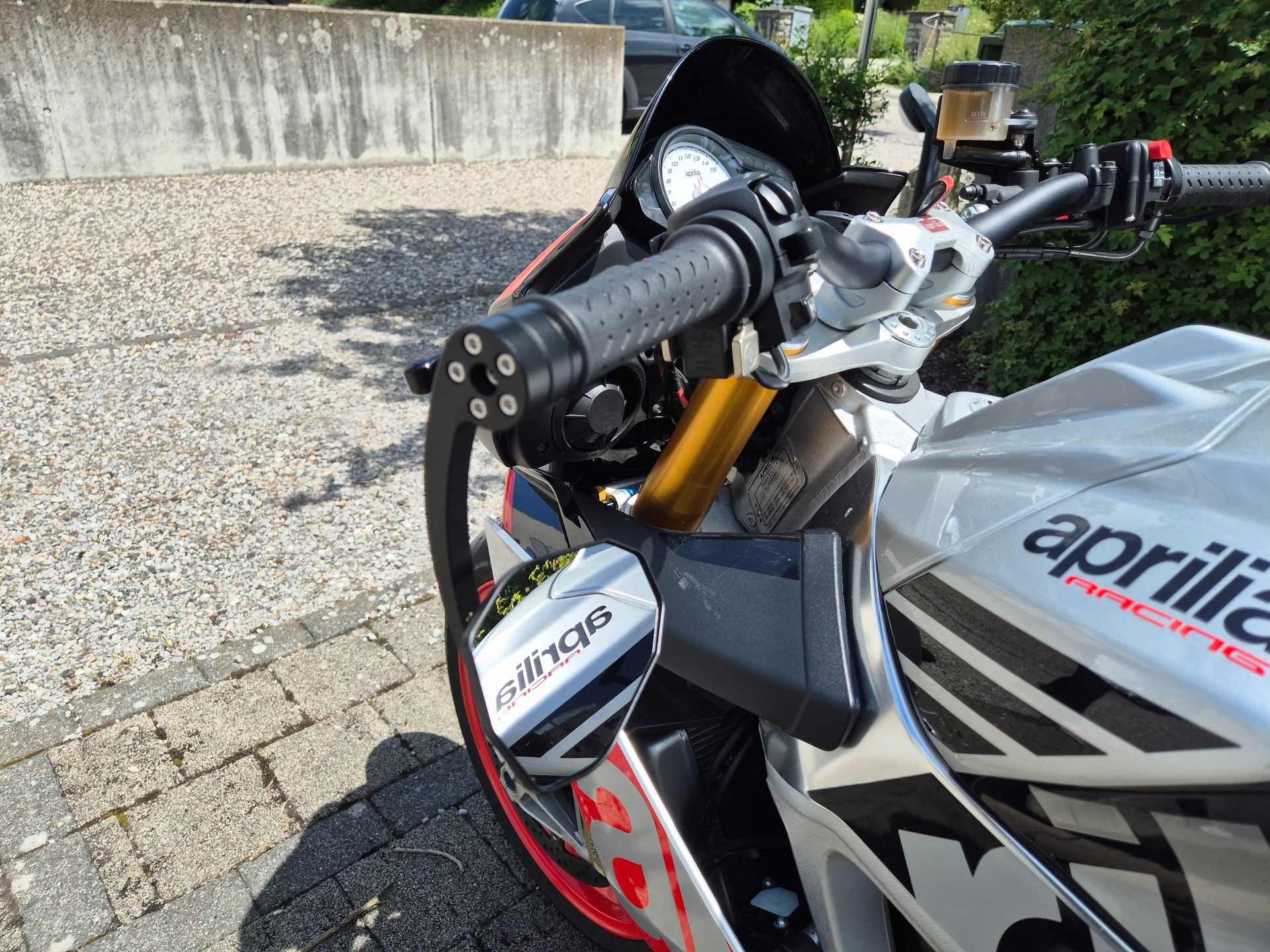 APRILIA Tuono V4 1100 Factory-image-7