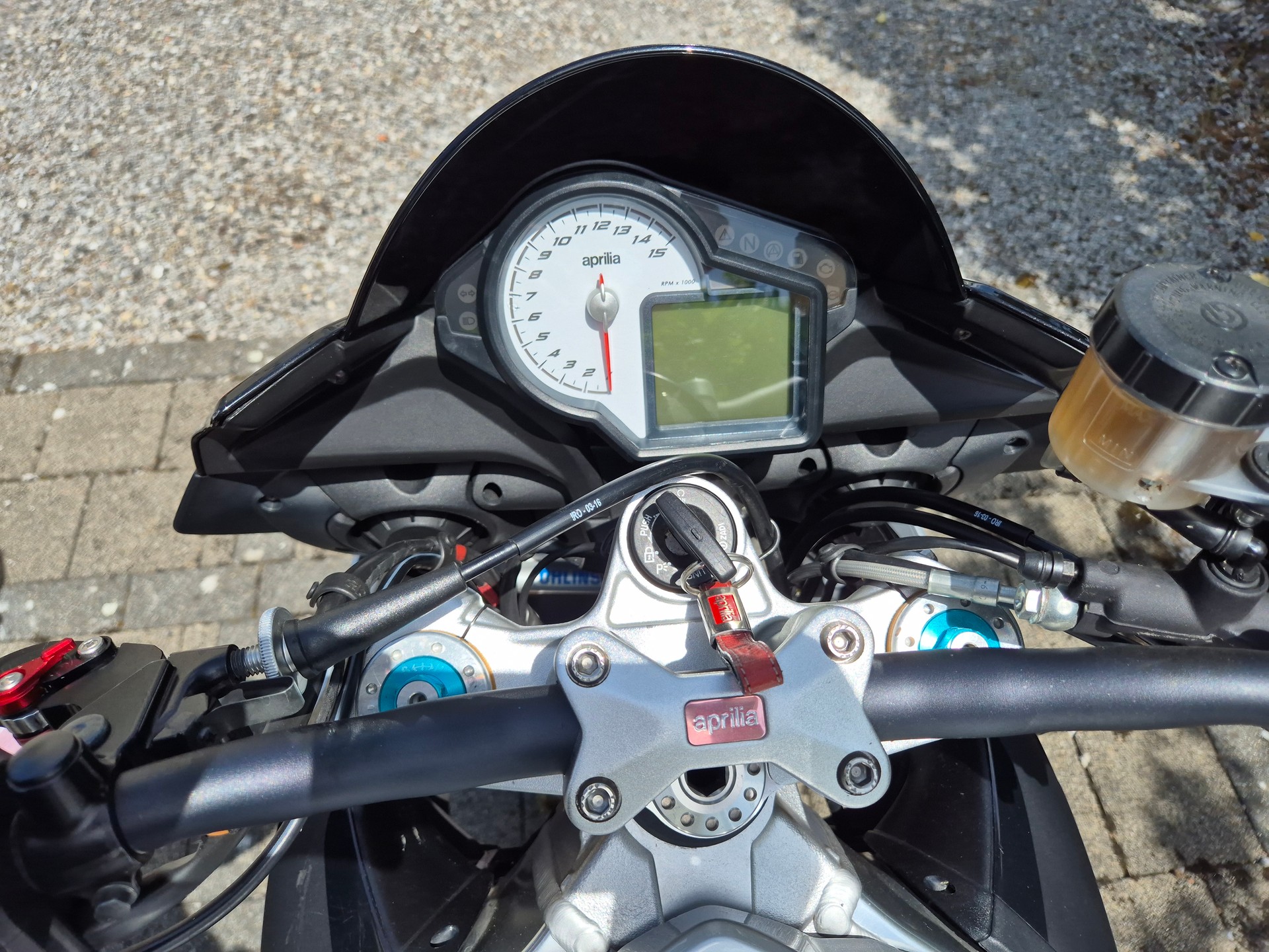 APRILIA Tuono V4 1100 Factory-image-8