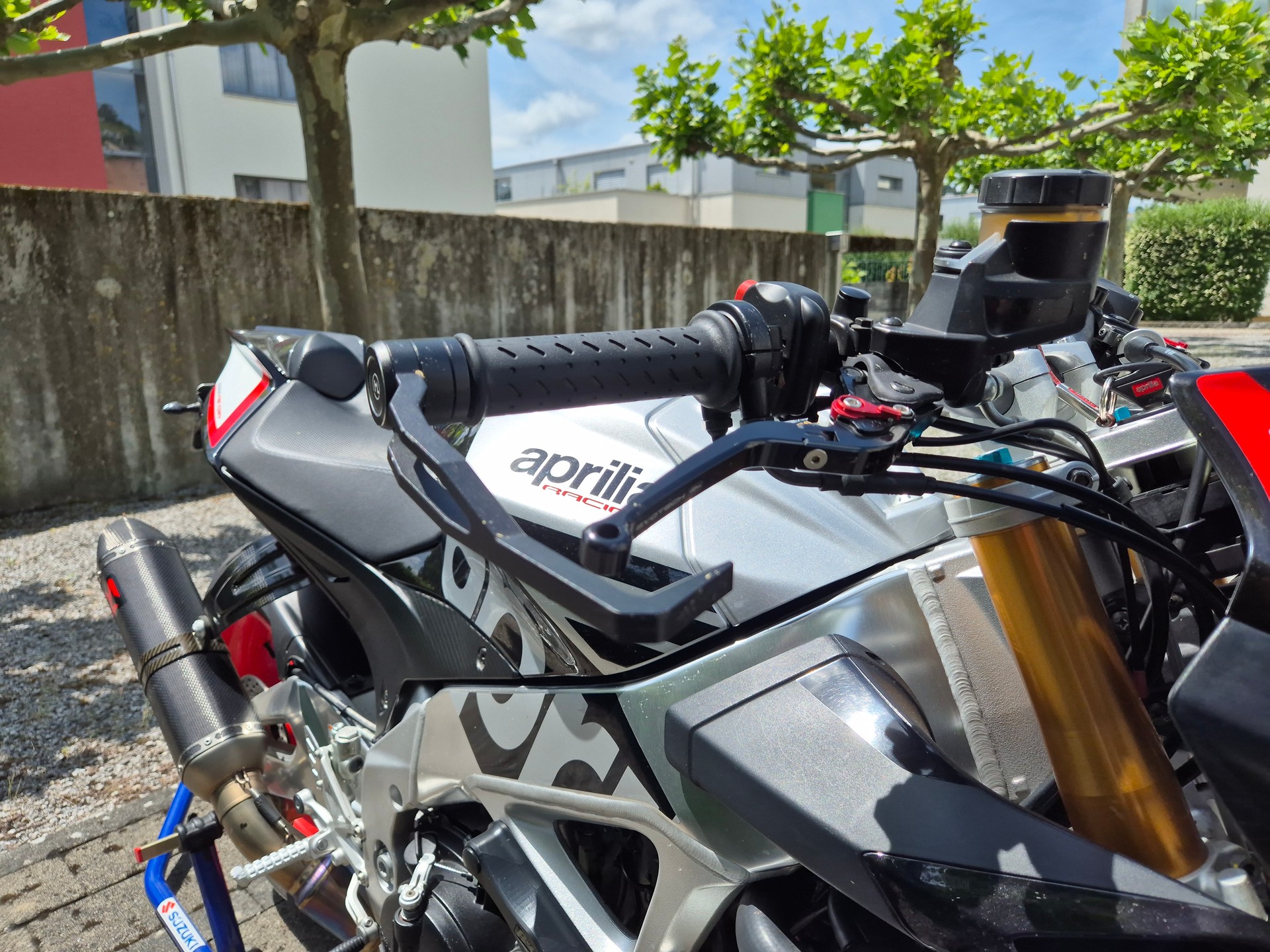 APRILIA Tuono V4 1100 Factory-image-4
