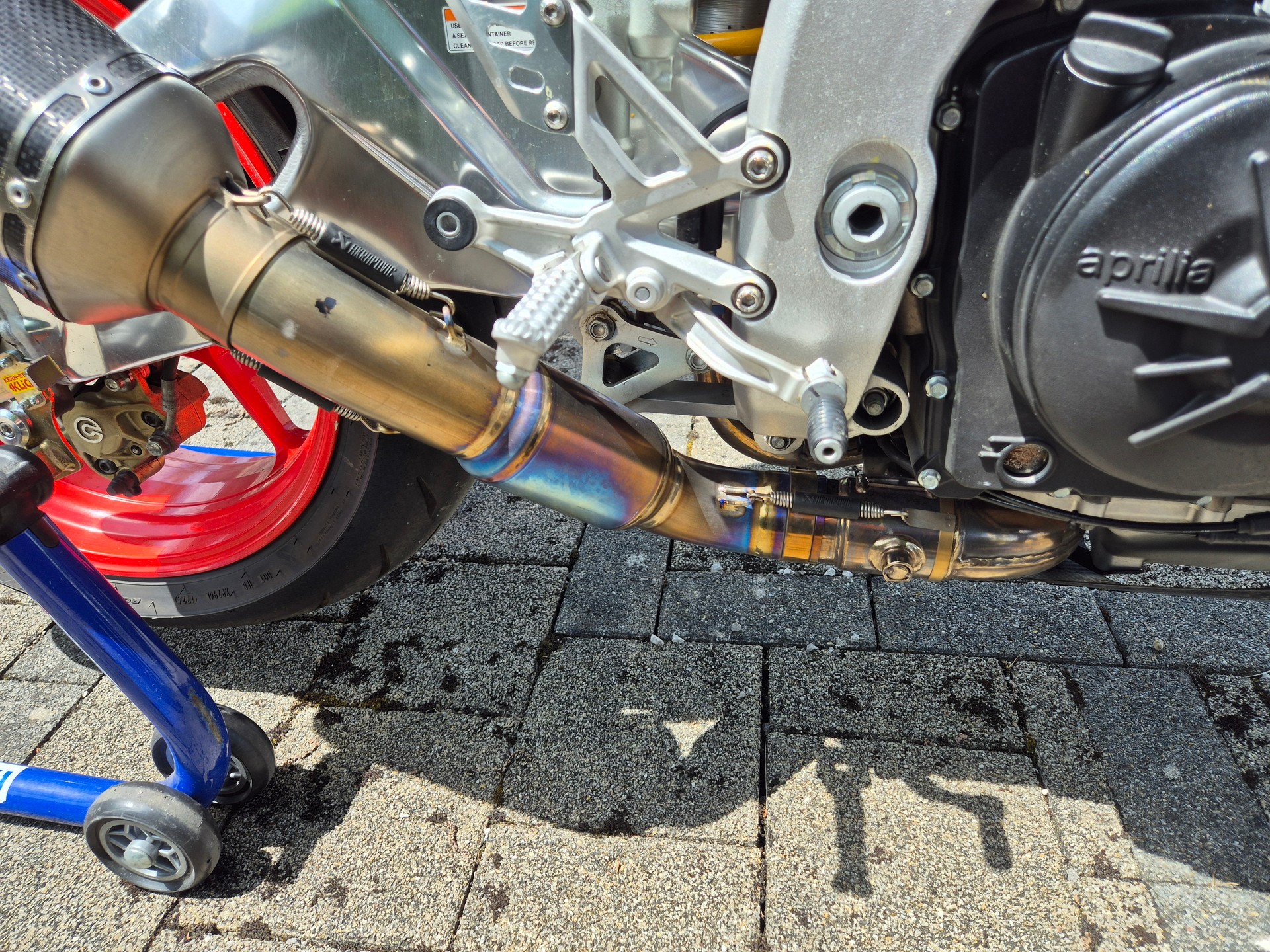 APRILIA Tuono V4 1100 Factory-image-12