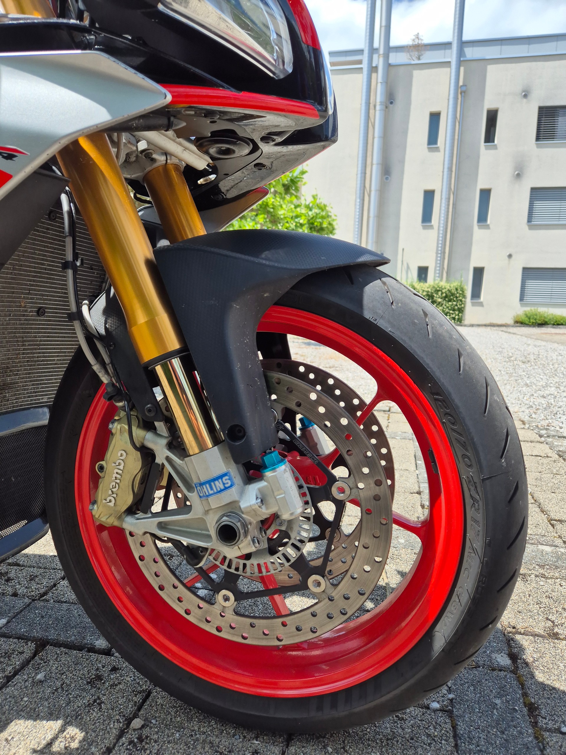 APRILIA Tuono V4 1100 Factory-image-5