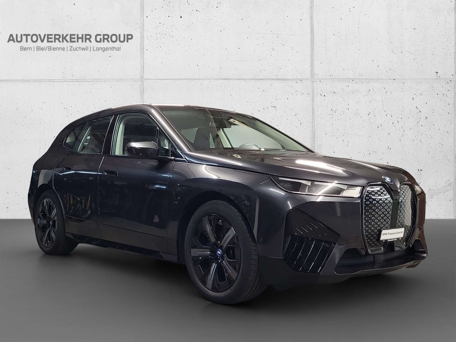 BMW iX xDrive50 M-Sport-showroom-element-2