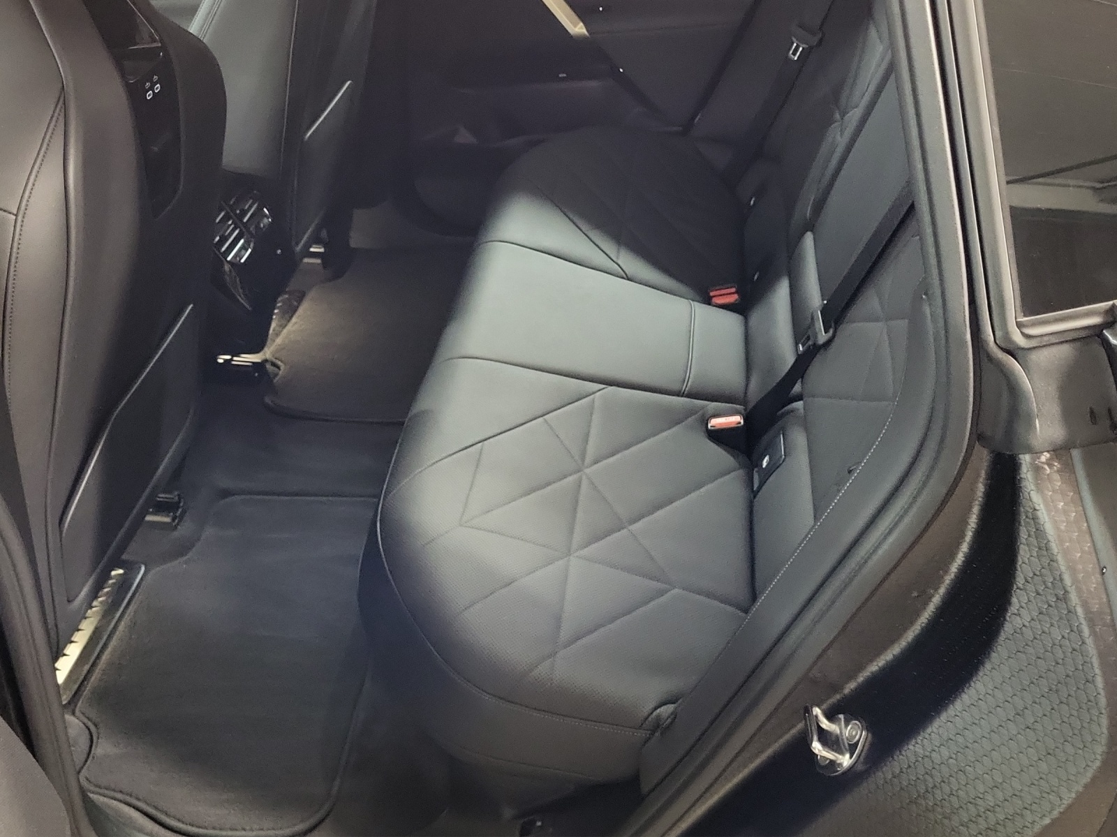 BMW iX xDrive50 M-Sport-image-18