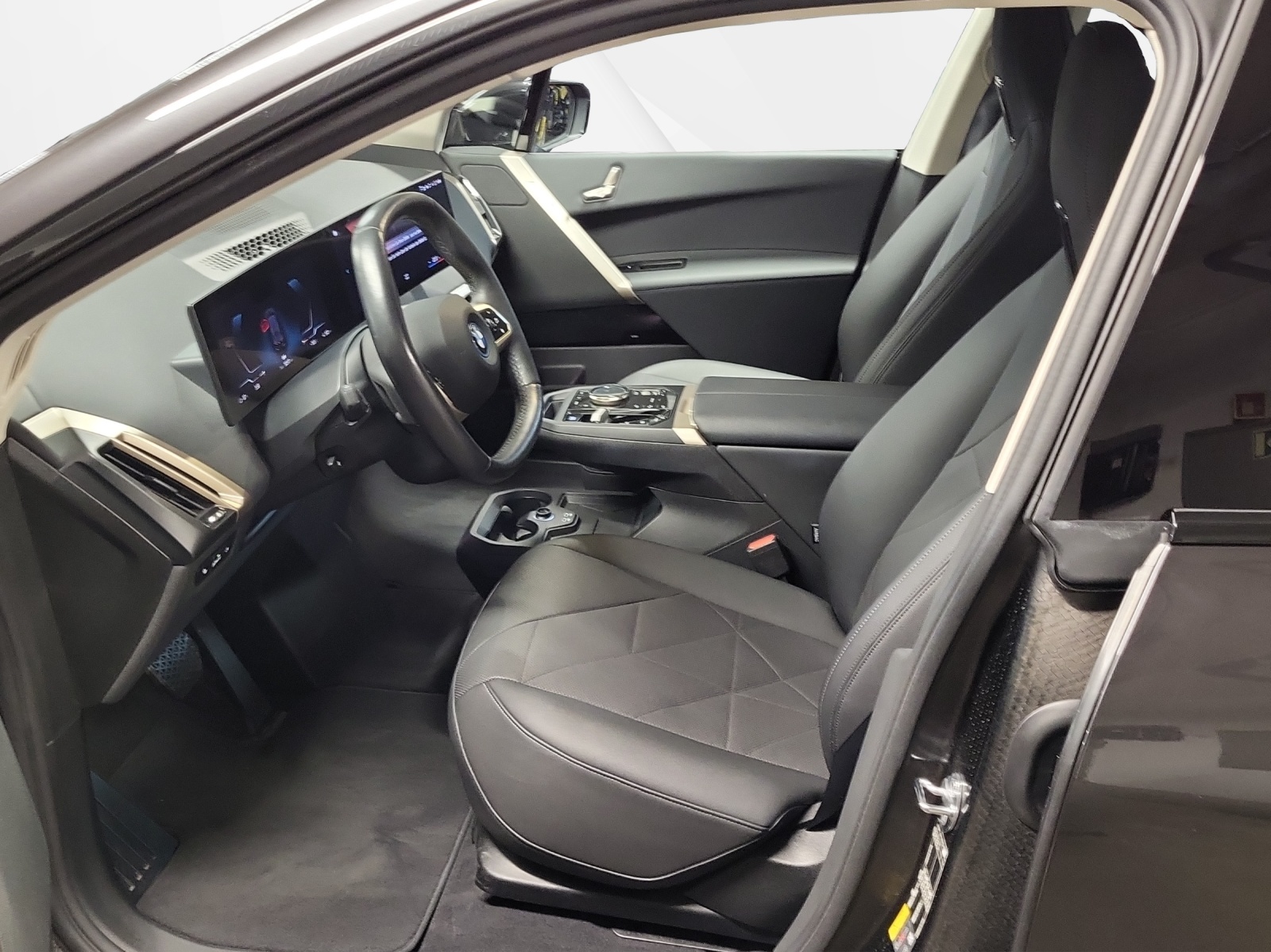 BMW iX xDrive50 M-Sport-image-9