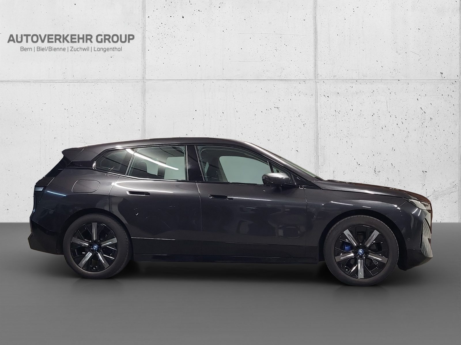 BMW iX xDrive50 M-Sport-showroom-element-3