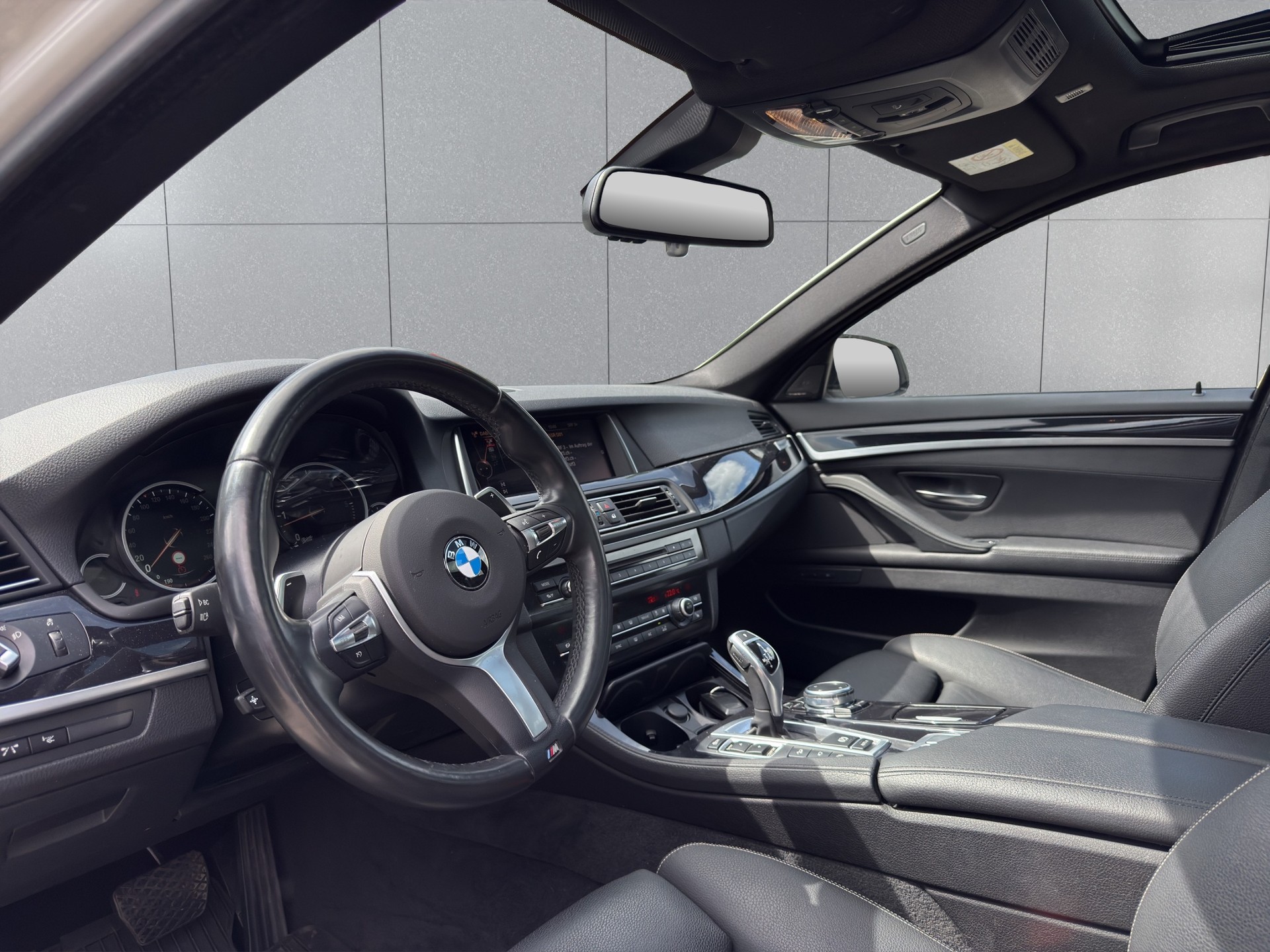 BMW 535d Touring xDrive Platinum Sport Edition-image-6