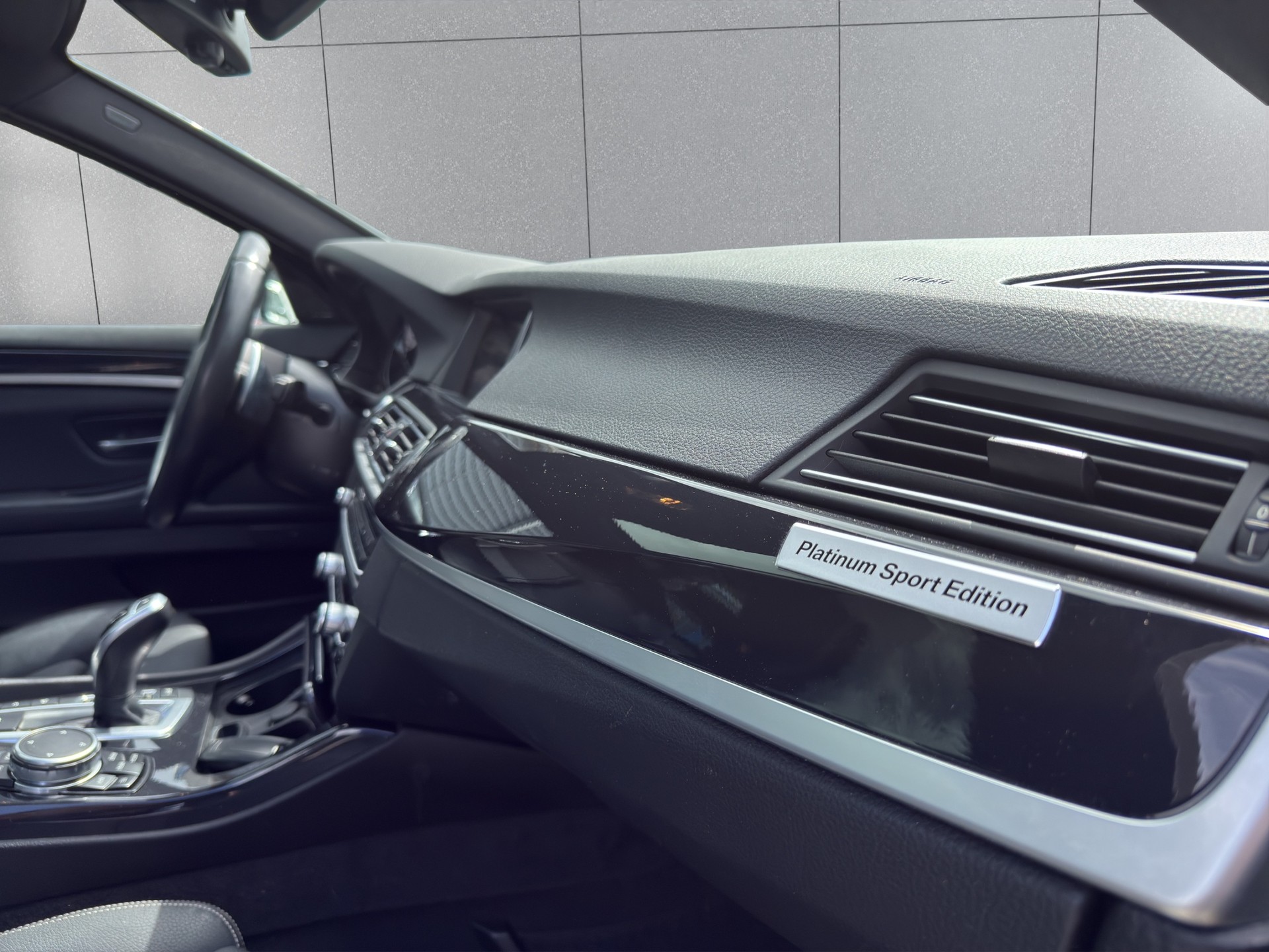 BMW 535d Touring xDrive Platinum Sport Edition-image-9