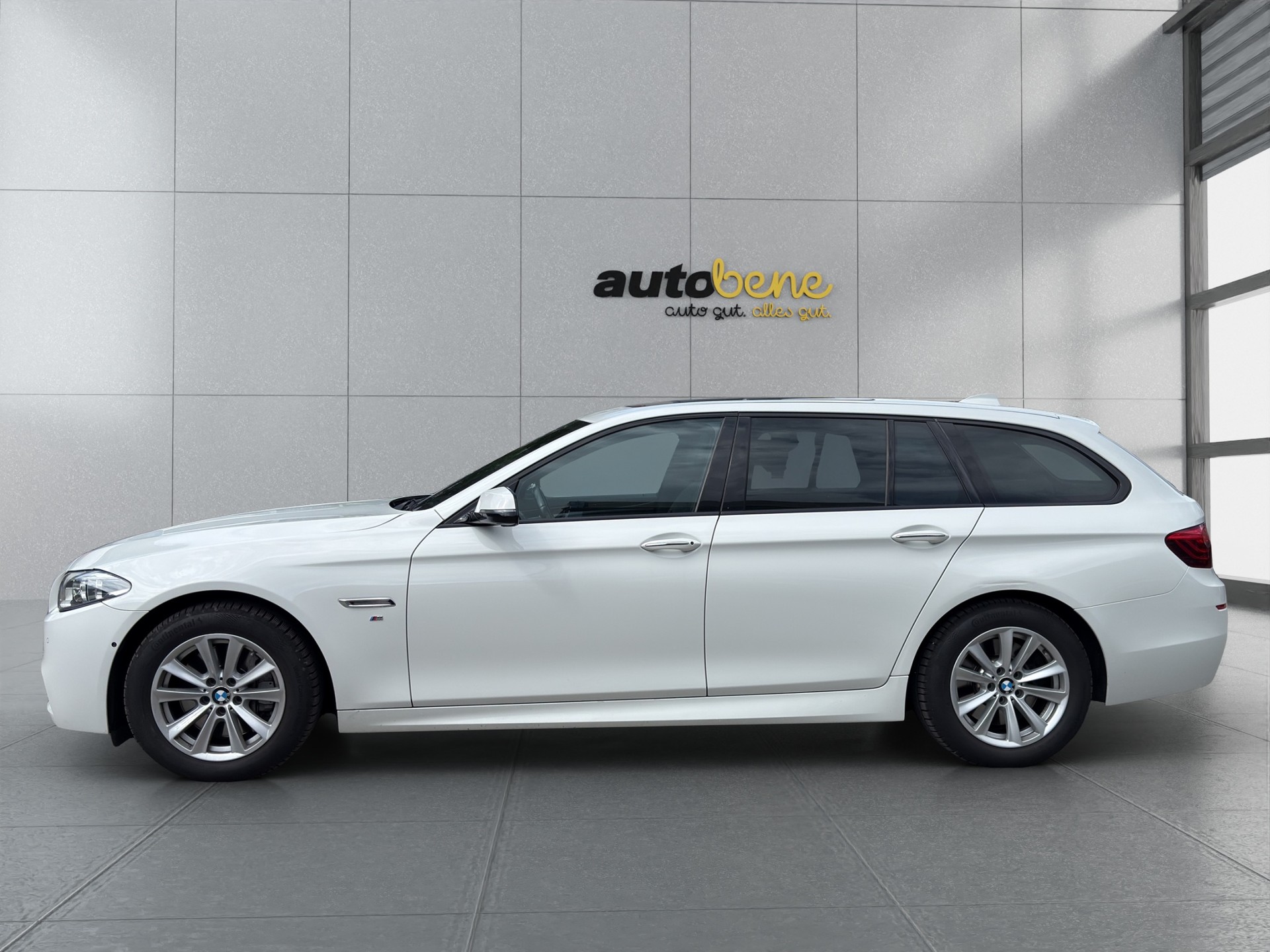 BMW 535d Touring xDrive Platinum Sport Edition-image-3