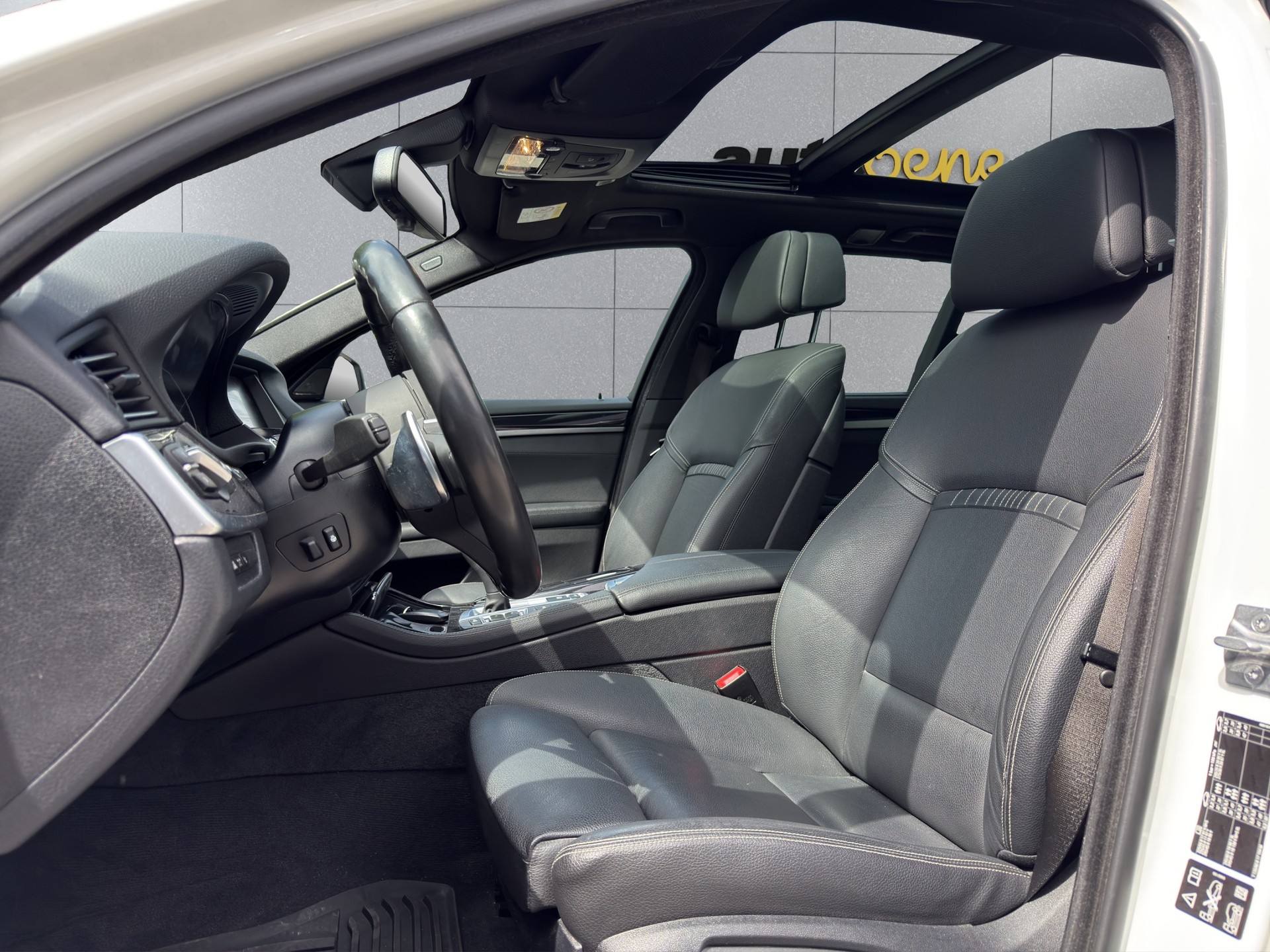 BMW 535d Touring xDrive Platinum Sport Edition-image-7