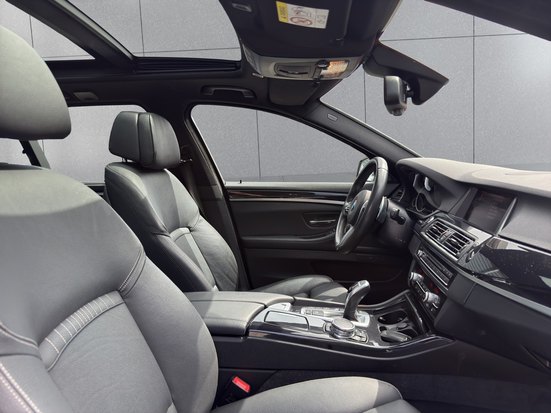 BMW 535d Touring xDrive Platinum Sport Edition-image-8