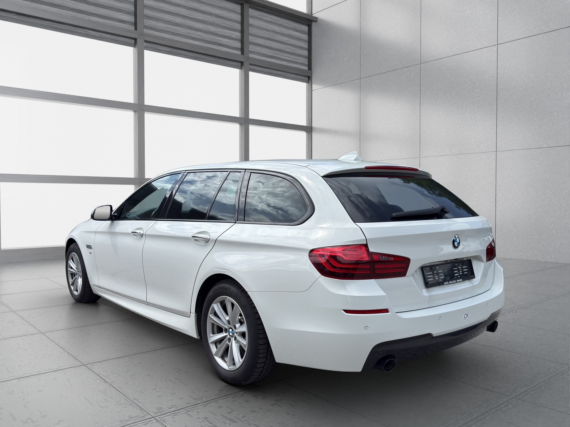 BMW 535d Touring xDrive Platinum Sport Edition-image-4
