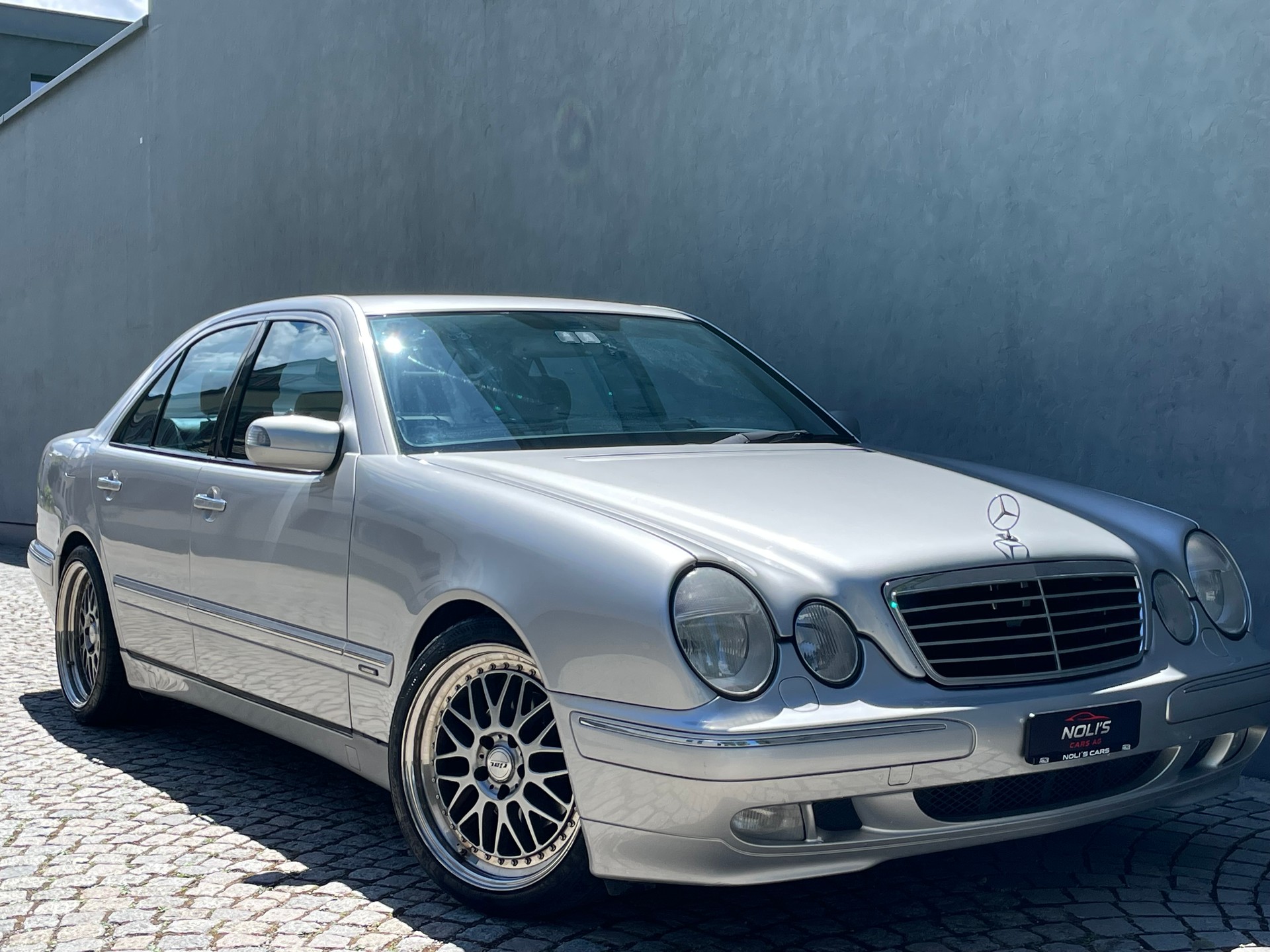 MERCEDES-BENZ E 240 Avantgarde-image-2