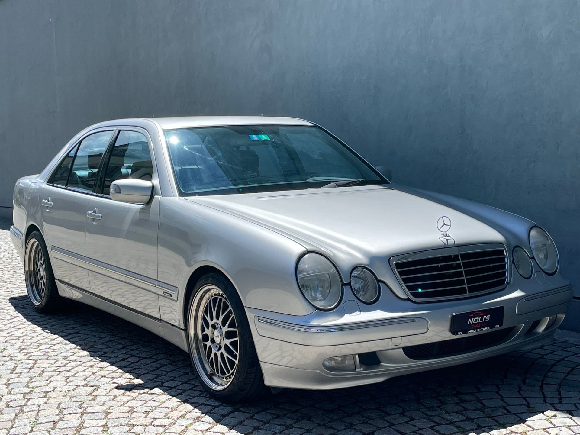 MERCEDES-BENZ E 240 Avantgarde-image-3