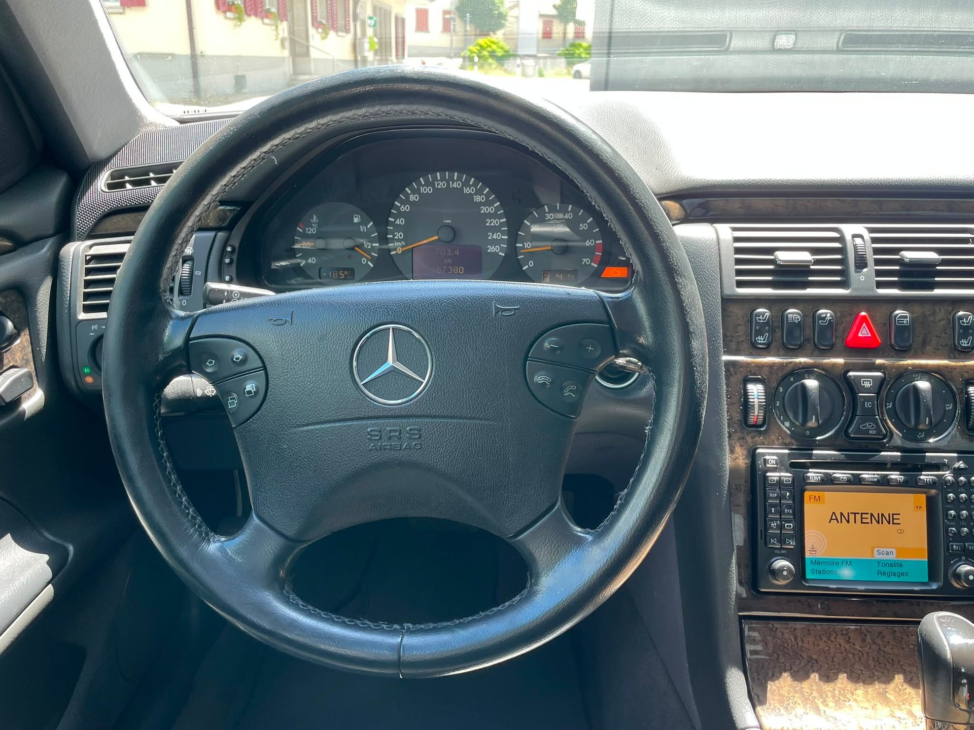 MERCEDES-BENZ E 240 Avantgarde-image-11