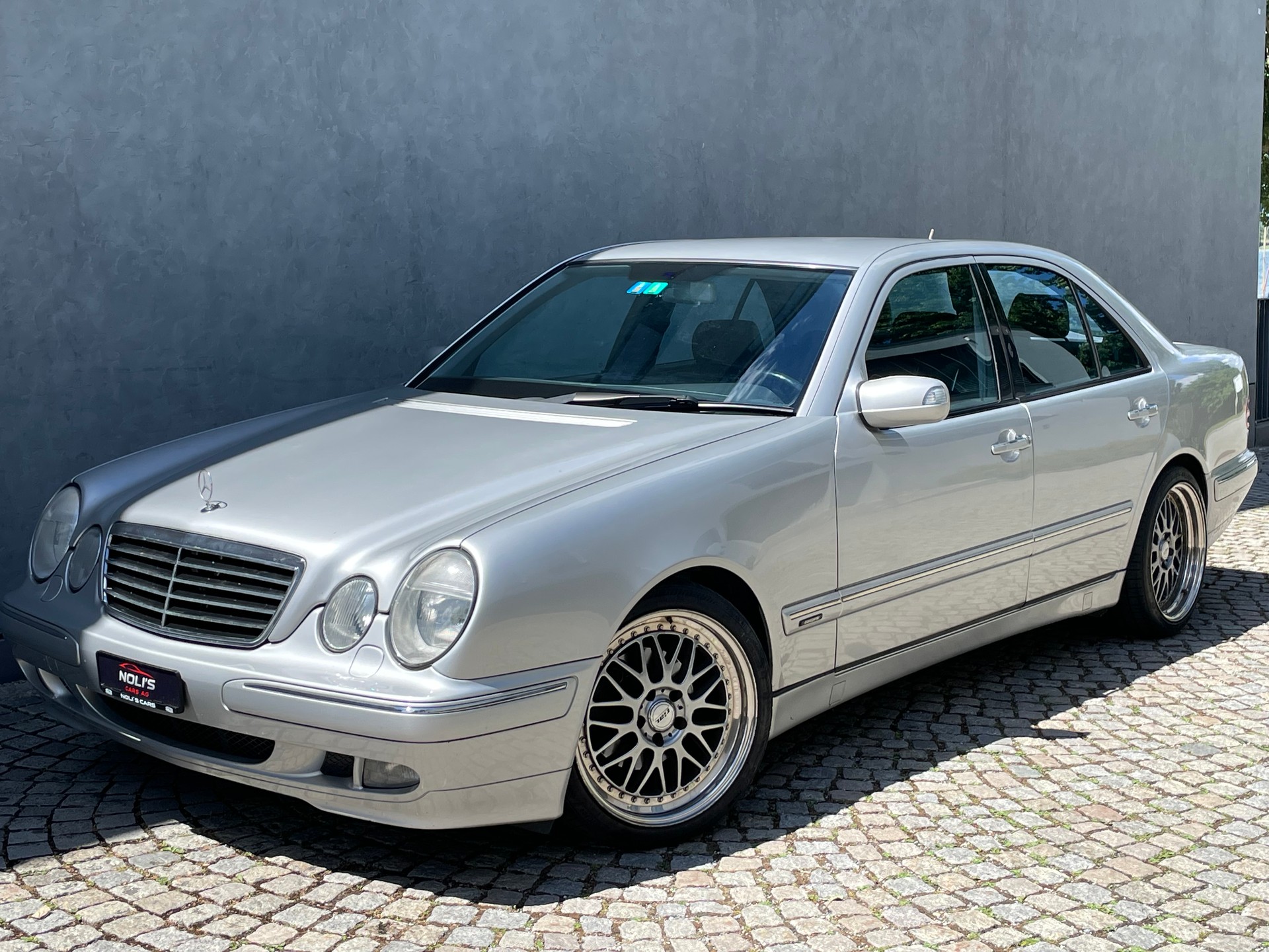 MERCEDES-BENZ E 240 Avantgarde
