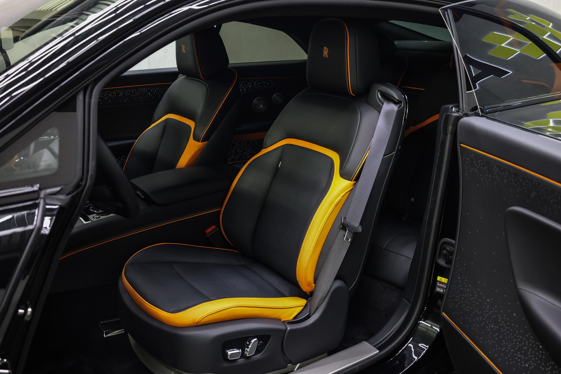 ROLLS-ROYCE Spectre-image-22