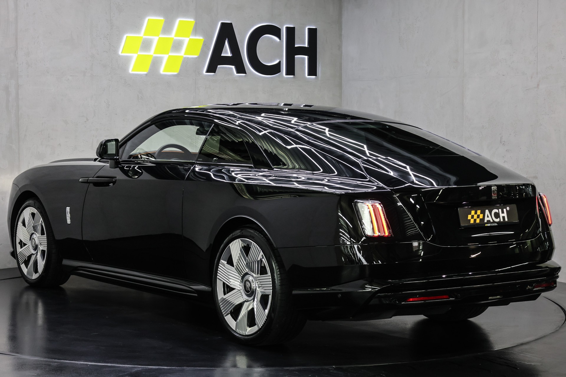 ROLLS-ROYCE Spectre-showroom-element-3