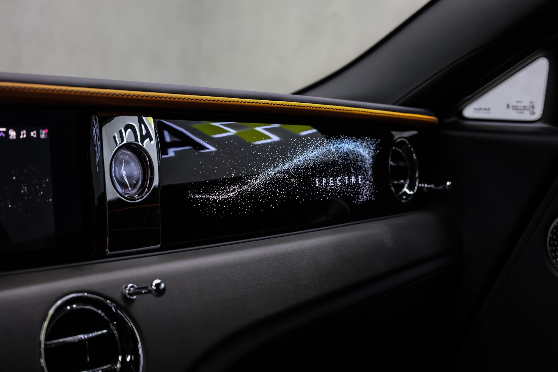 ROLLS-ROYCE Spectre-image-36